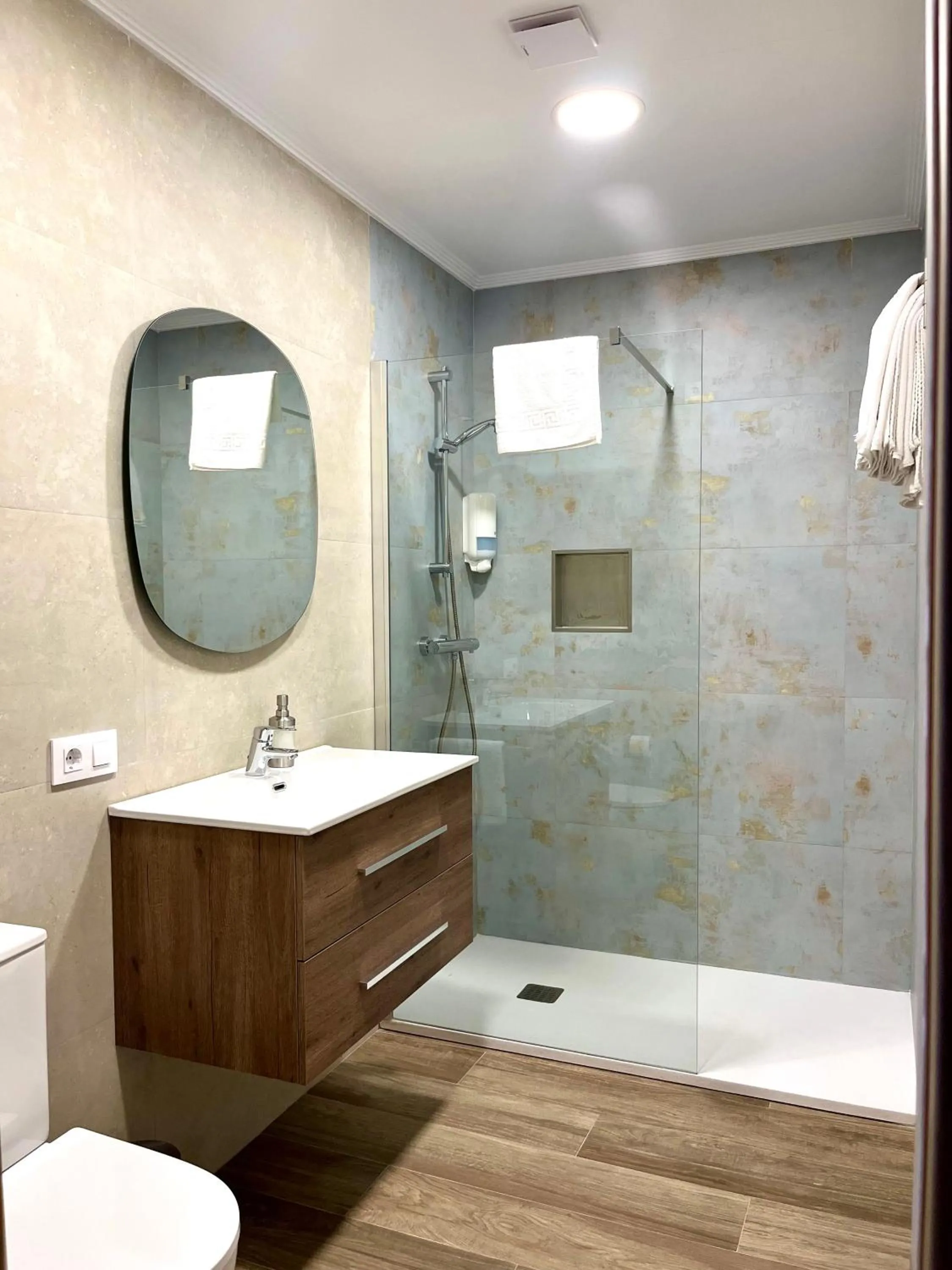 Bathroom in Apartamentos Valbuena