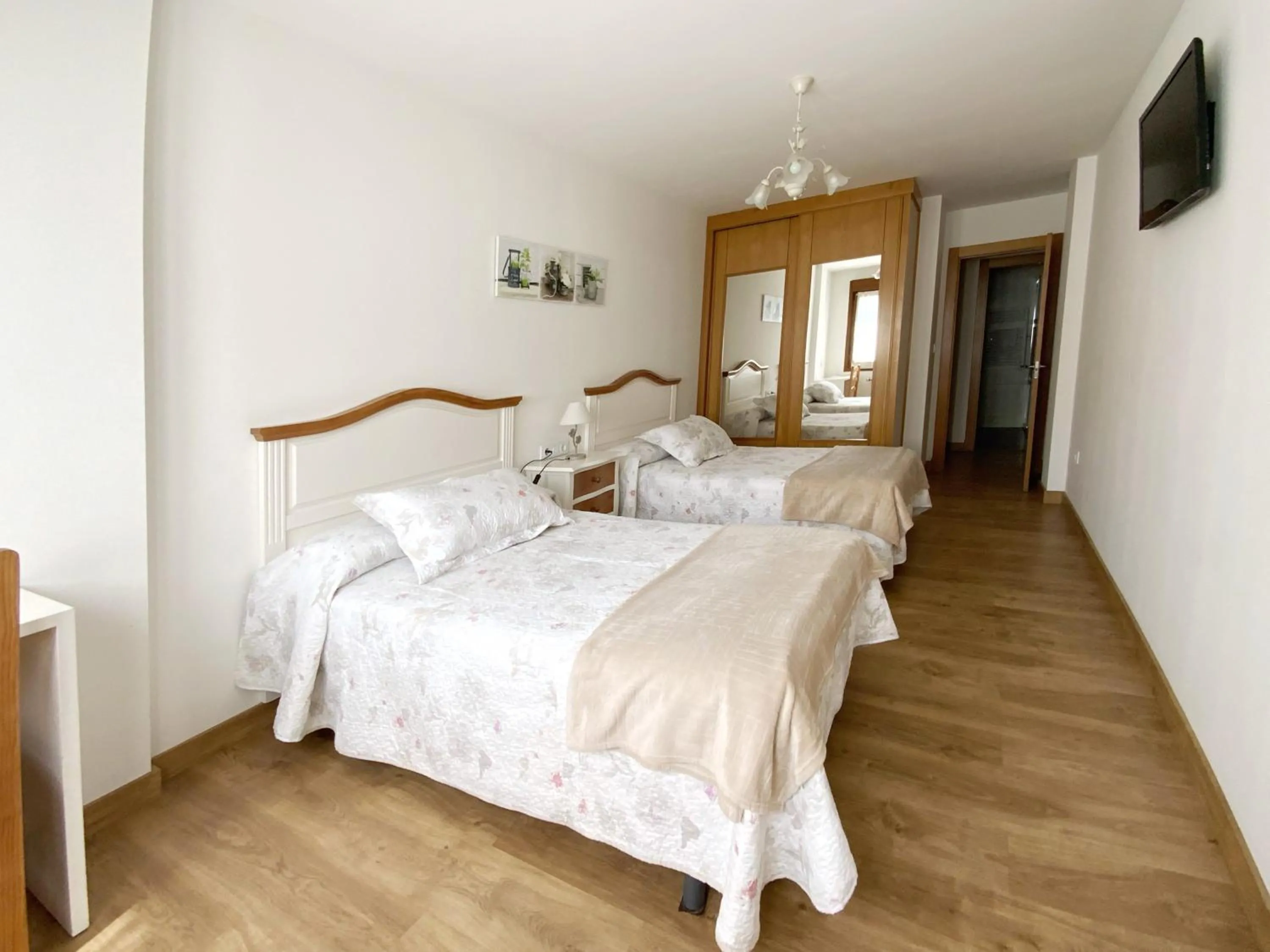 TV and multimedia, Bed in Apartamentos Valbuena