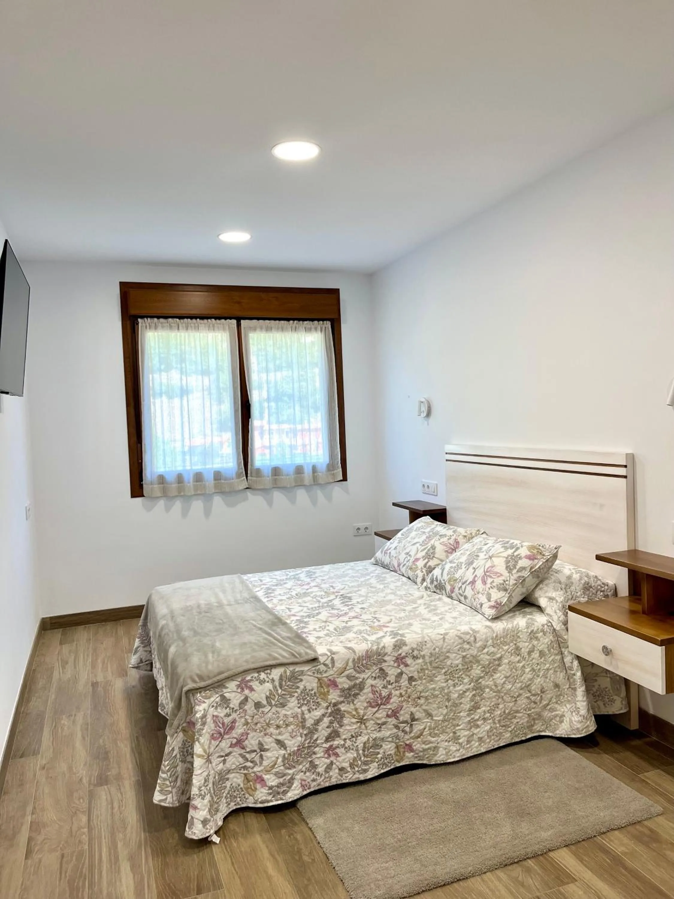 TV and multimedia, Bed in Apartamentos Valbuena