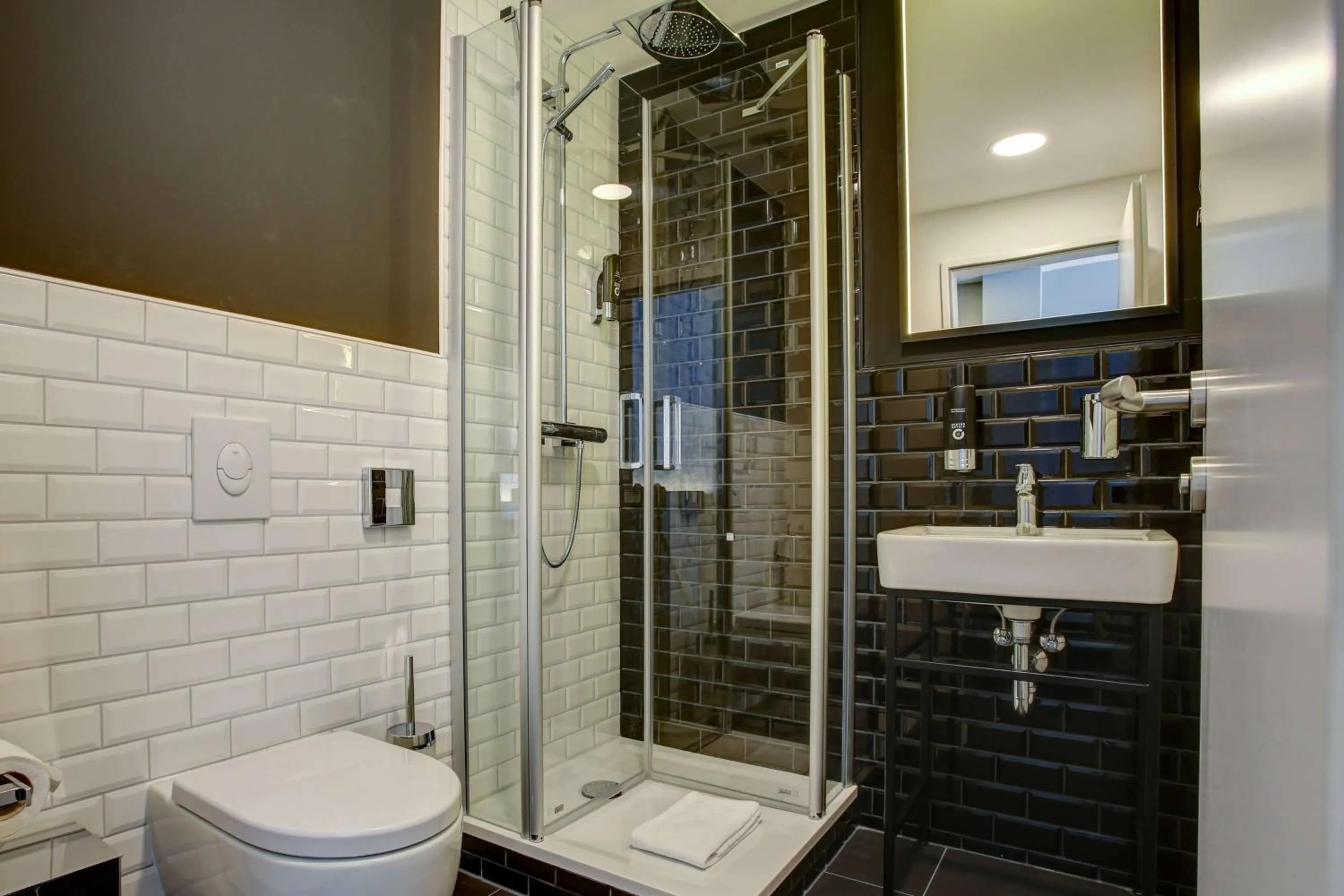 Photo of the whole room in Vienna House Easy by Wyndham Dortmund City