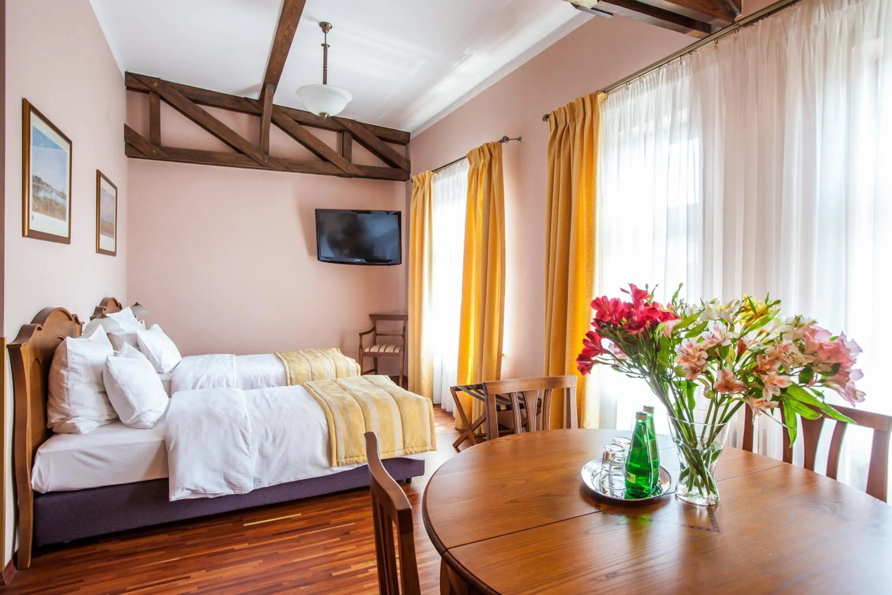 Seating area, Bed in Aparthotel Hornigold "W Zielonej Kamienicy"