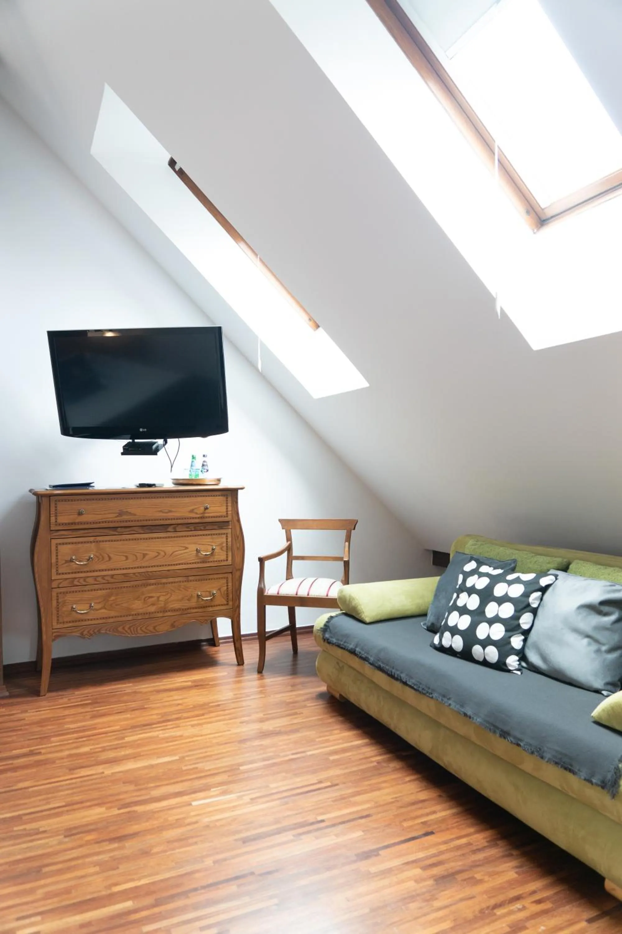 Seating area, Bed in Aparthotel Hornigold "W Zielonej Kamienicy"