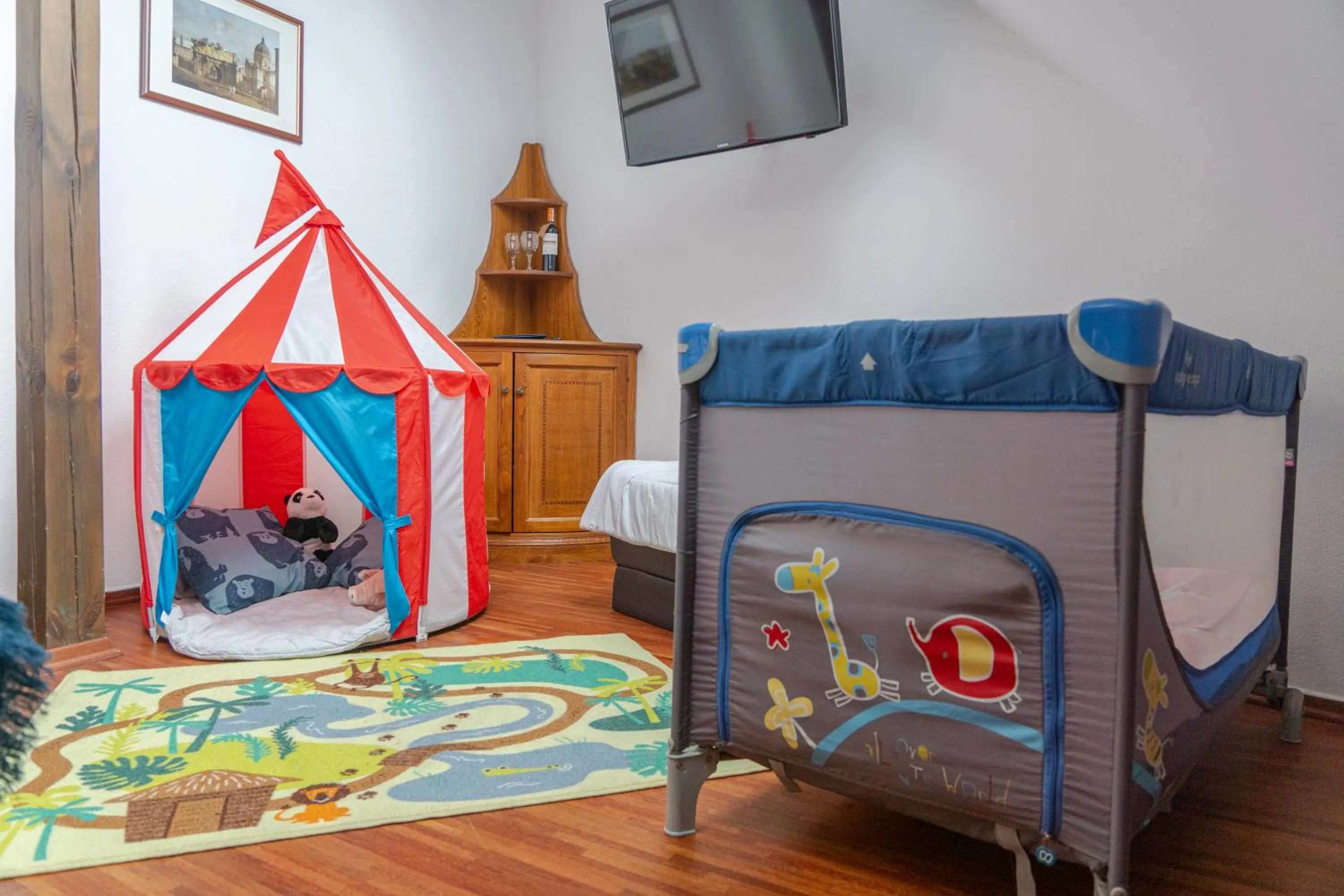 Seating area, Bed in Aparthotel Hornigold "W Zielonej Kamienicy"