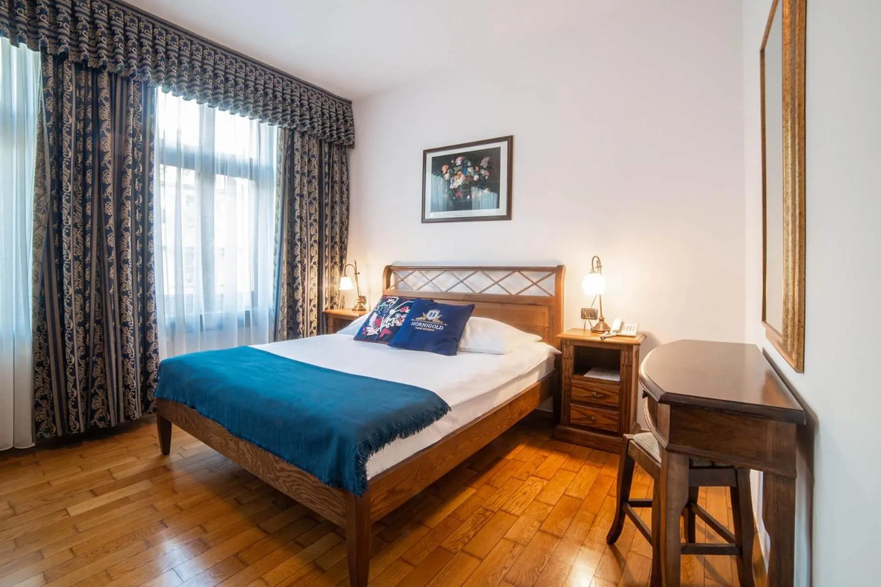 Bed in Aparthotel Hornigold "W Zielonej Kamienicy"