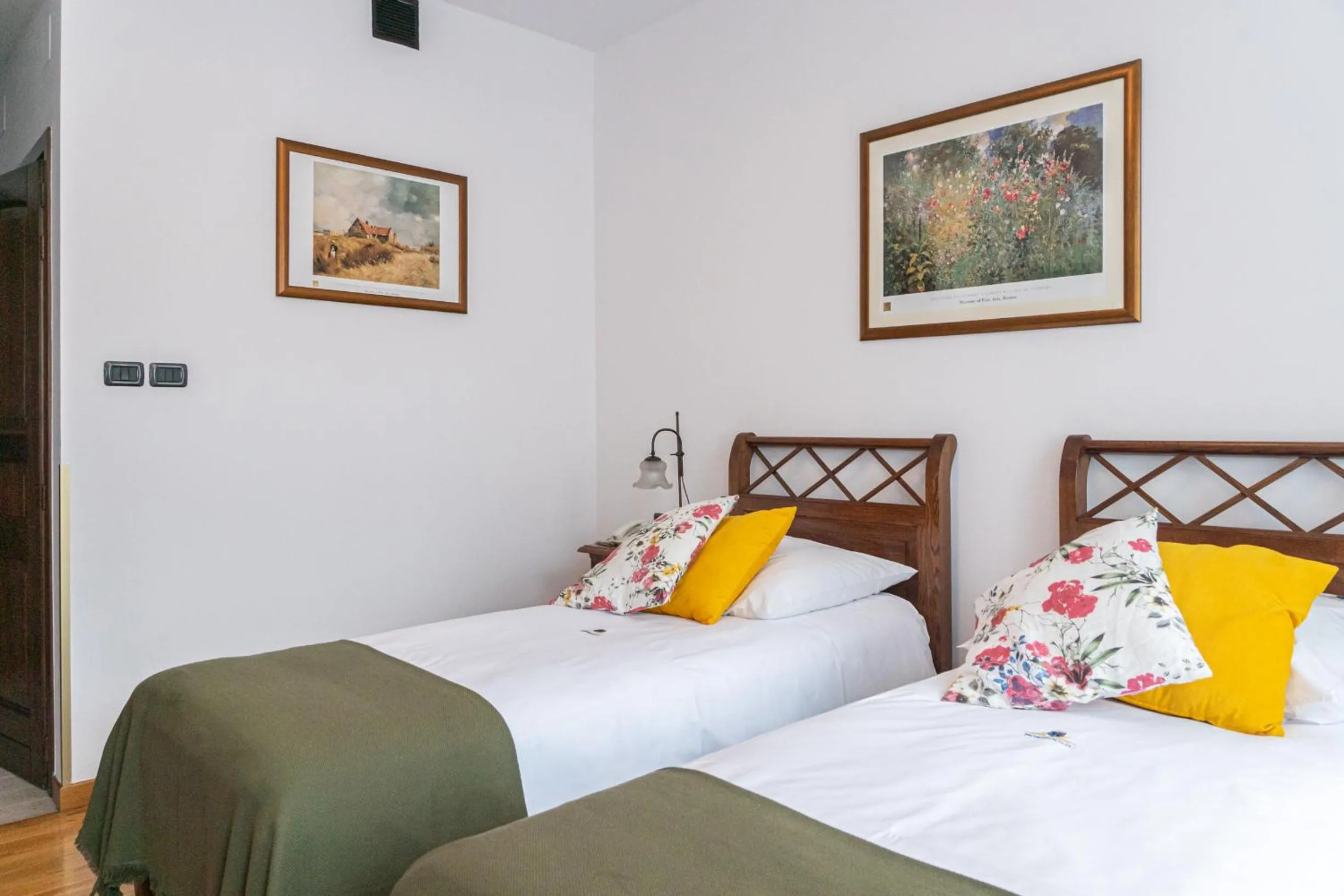 Bed in Aparthotel Hornigold "W Zielonej Kamienicy"