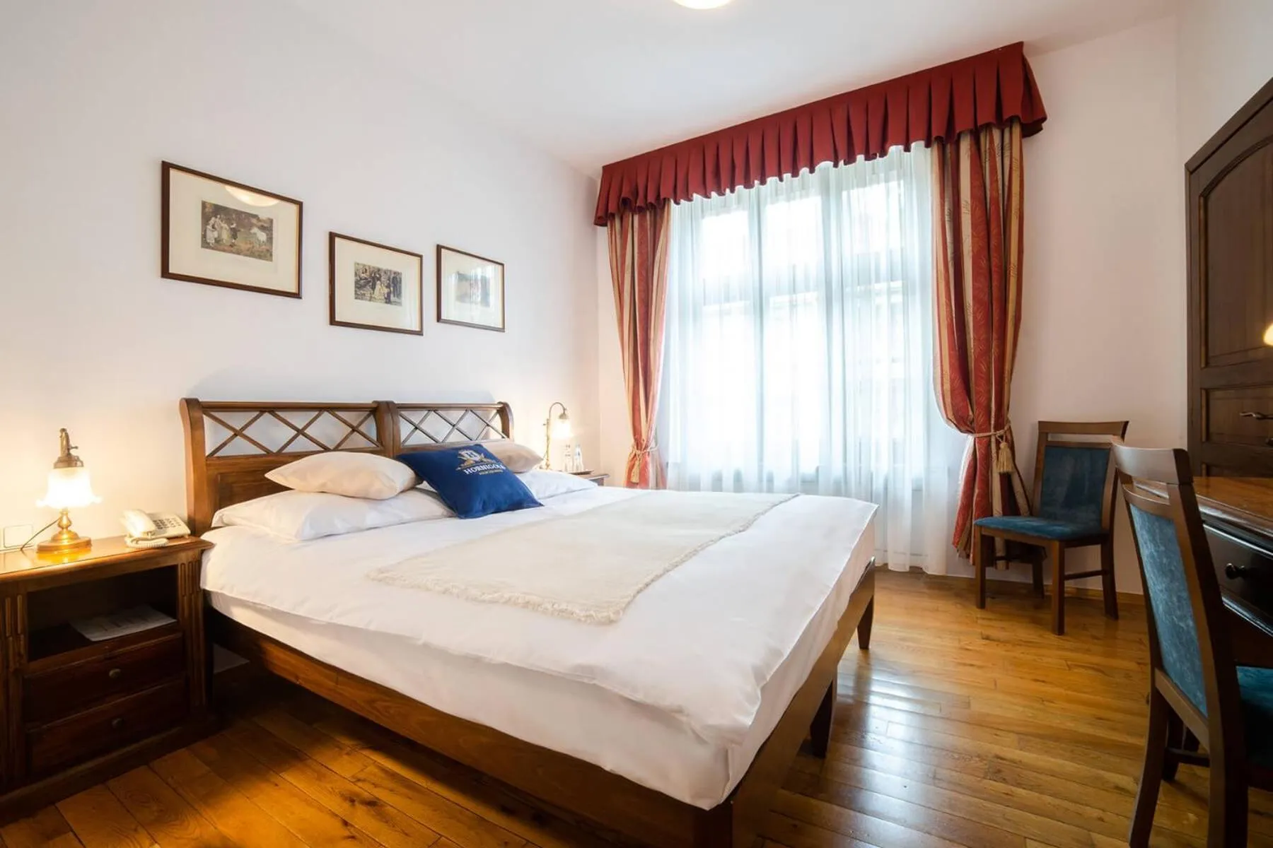 Bed in Aparthotel Hornigold "W Zielonej Kamienicy"