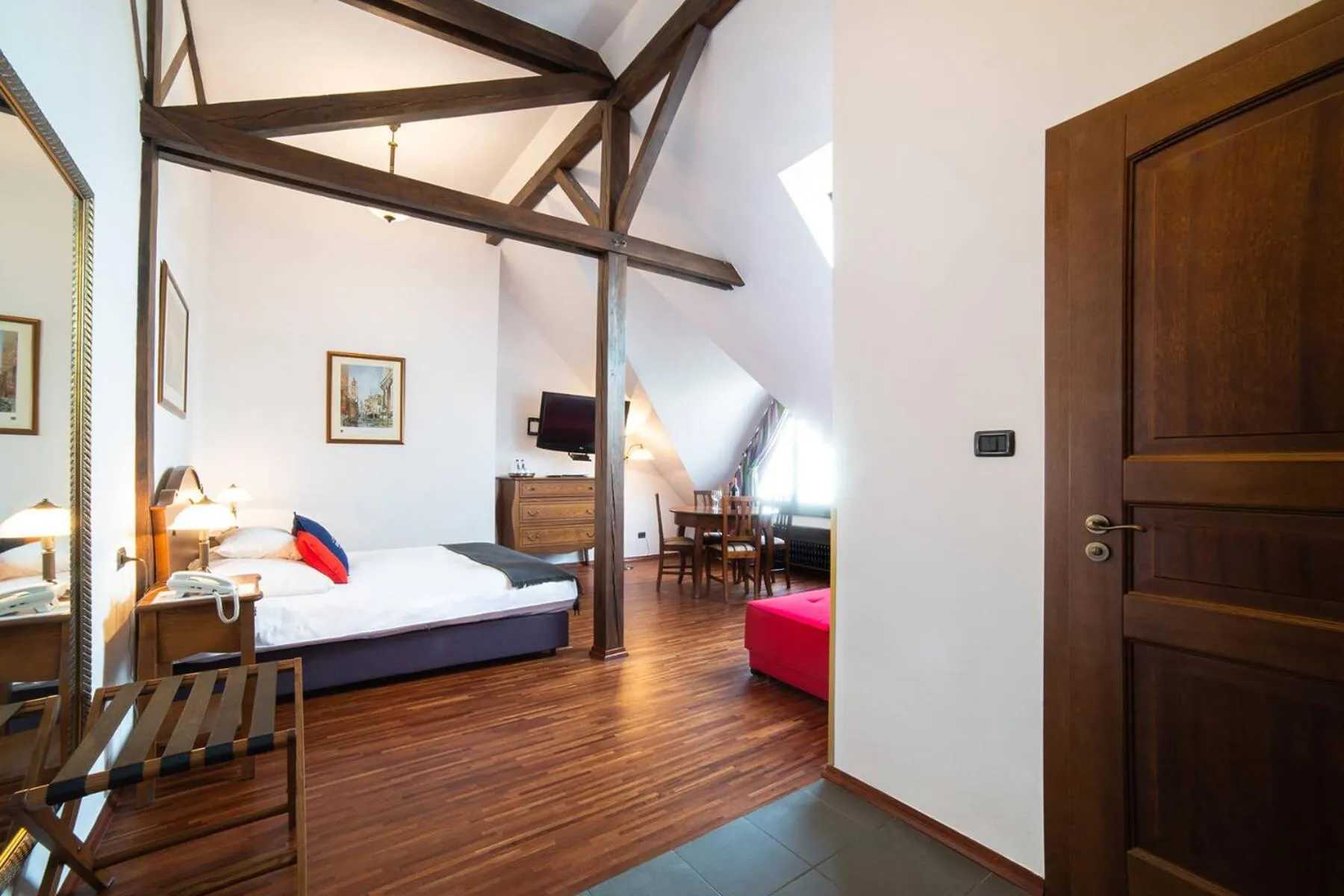 Photo of the whole room, Bed in Aparthotel Hornigold "W Zielonej Kamienicy"