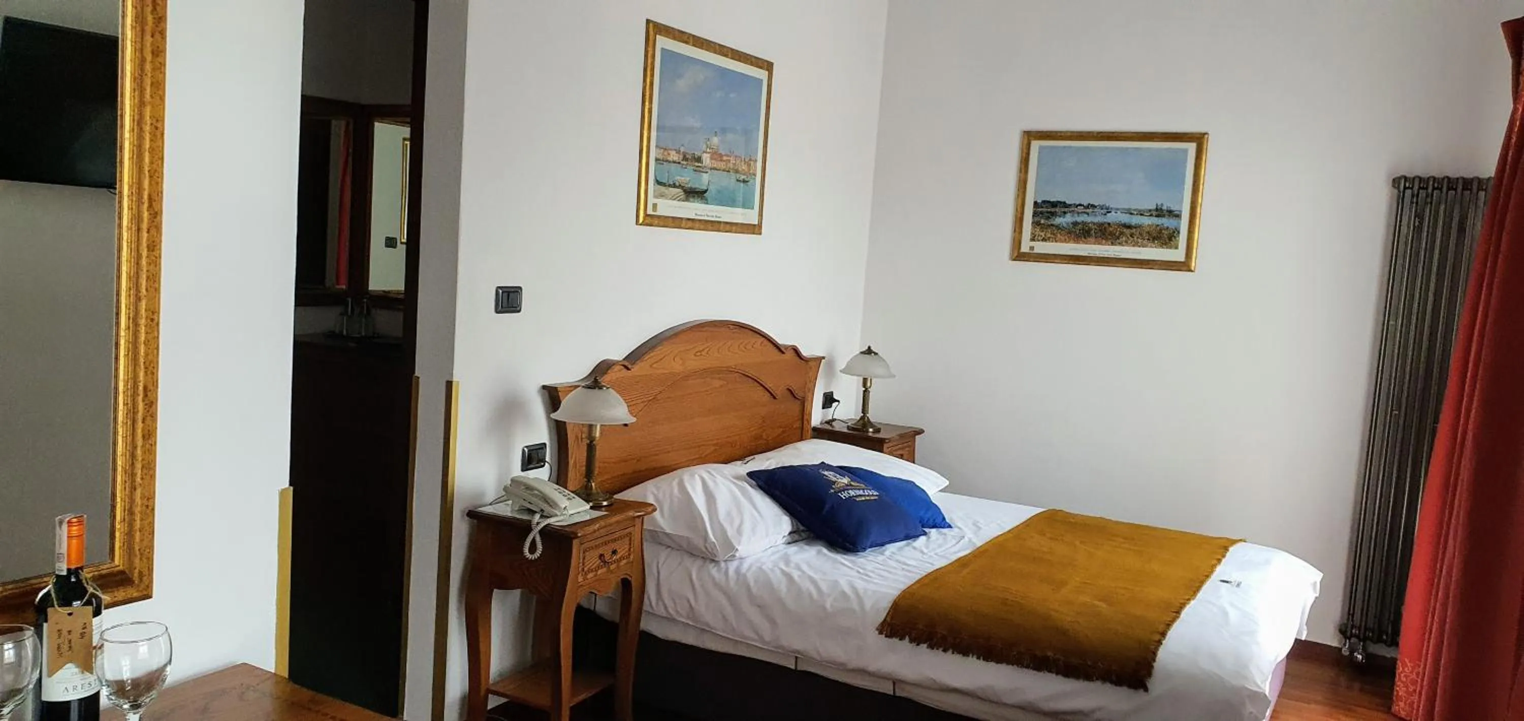 Photo of the whole room, Bed in Aparthotel Hornigold "W Zielonej Kamienicy"