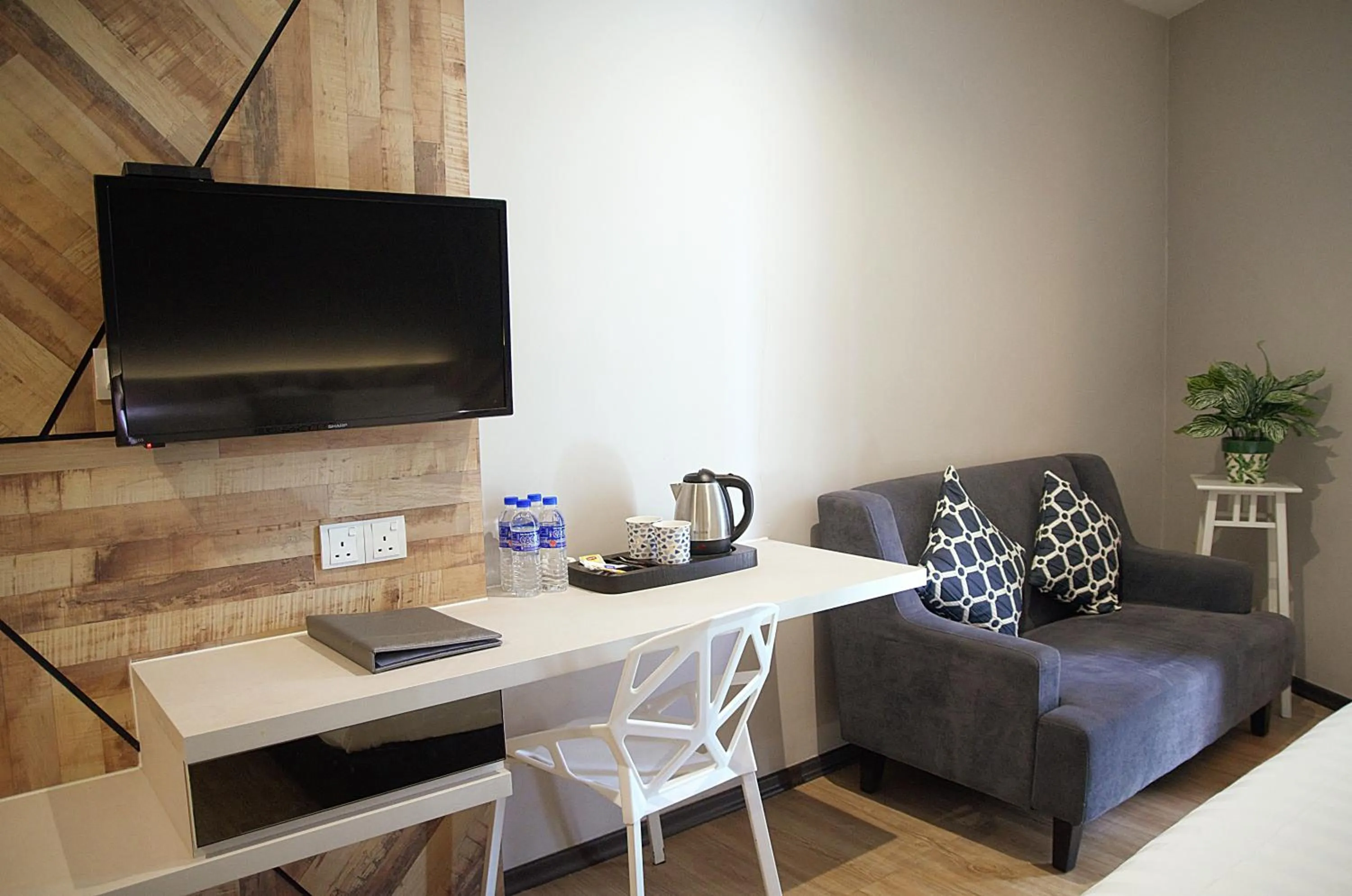 TV and multimedia in G5 HOTEL AND SERVICED APARTMENT