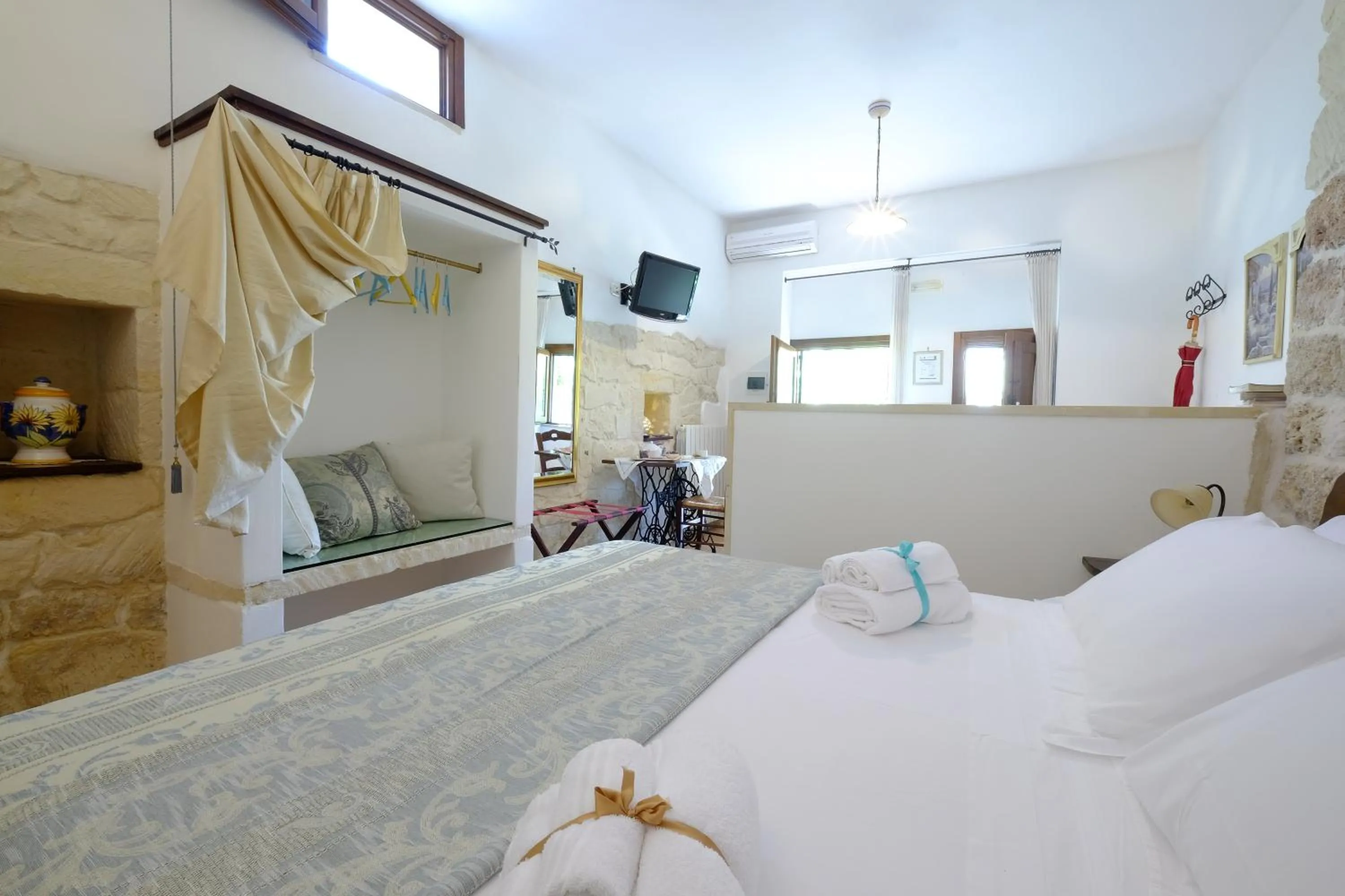 TV and multimedia, Bed in Masseria Casina Montana