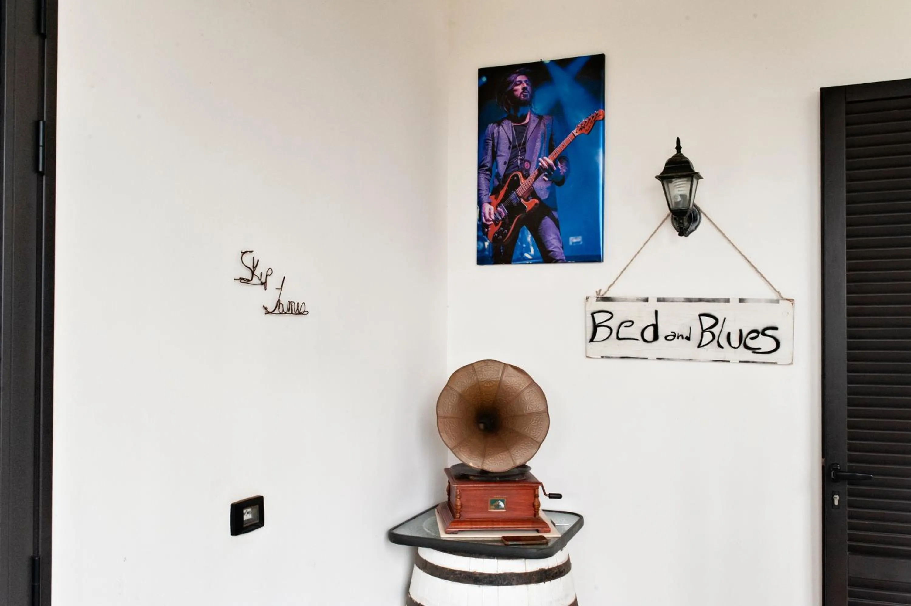 Decorative detail in Bed & Blues