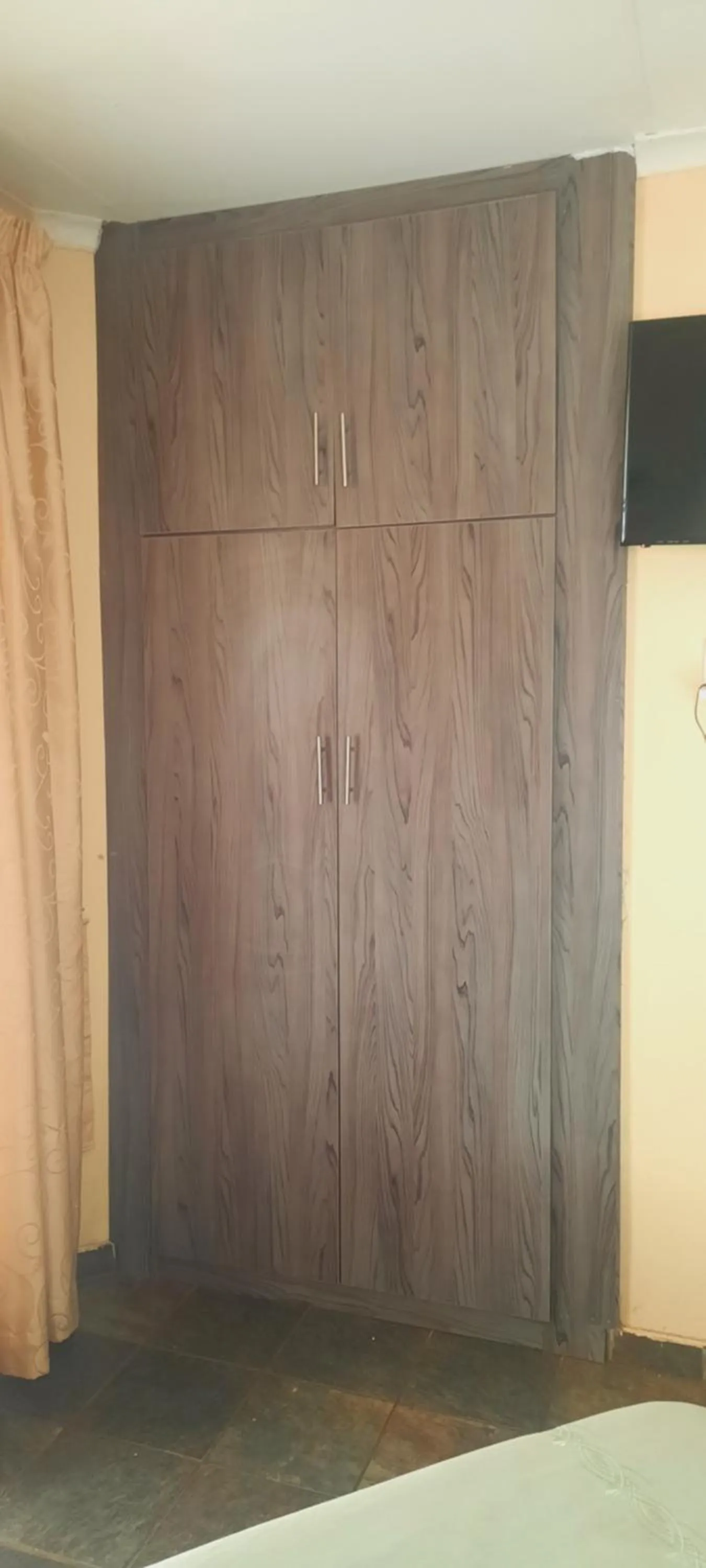 wardrobe in Copacopa Lodge and Conference Centre