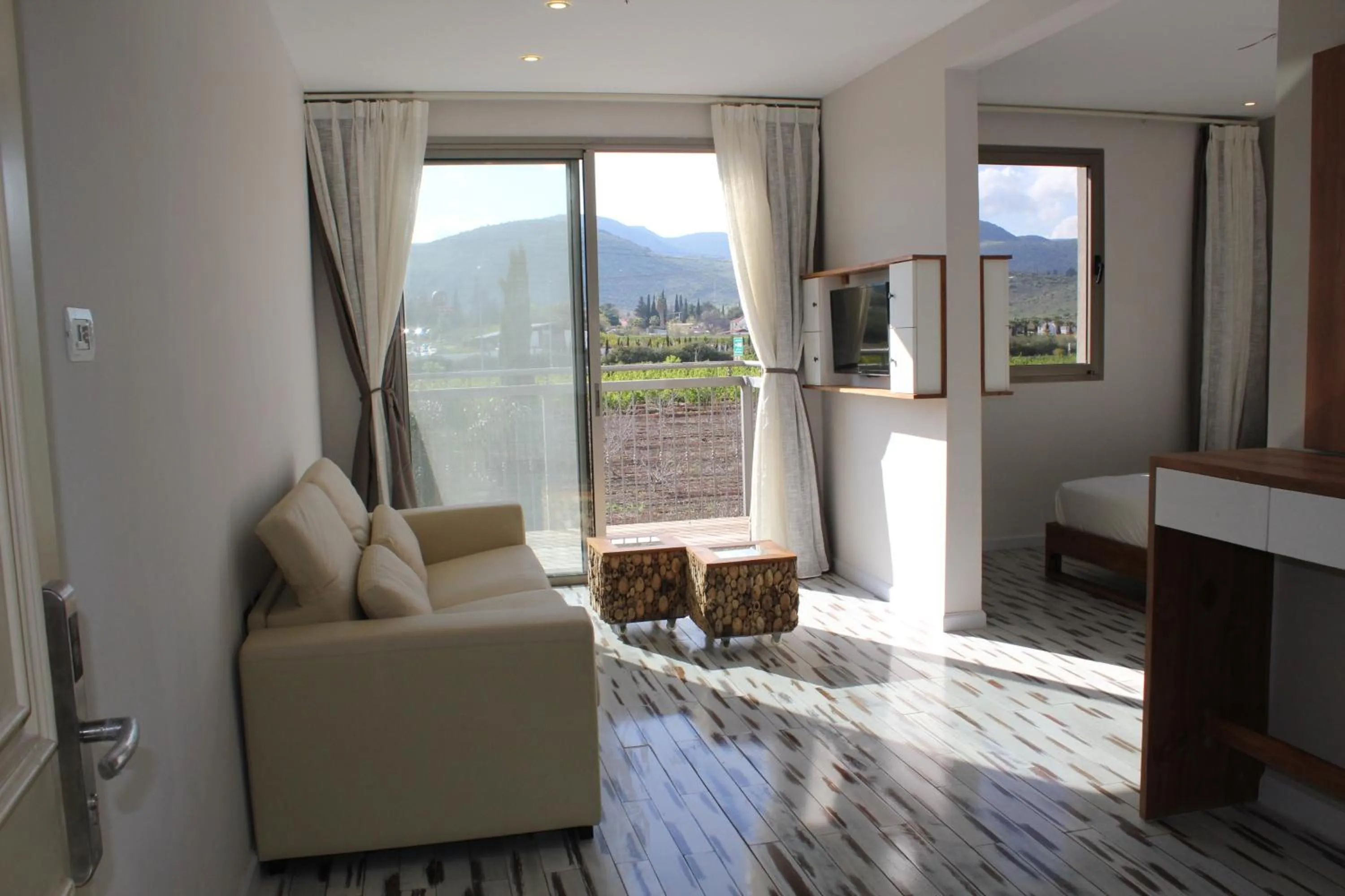 TV and multimedia in Yarden Estate Hotel