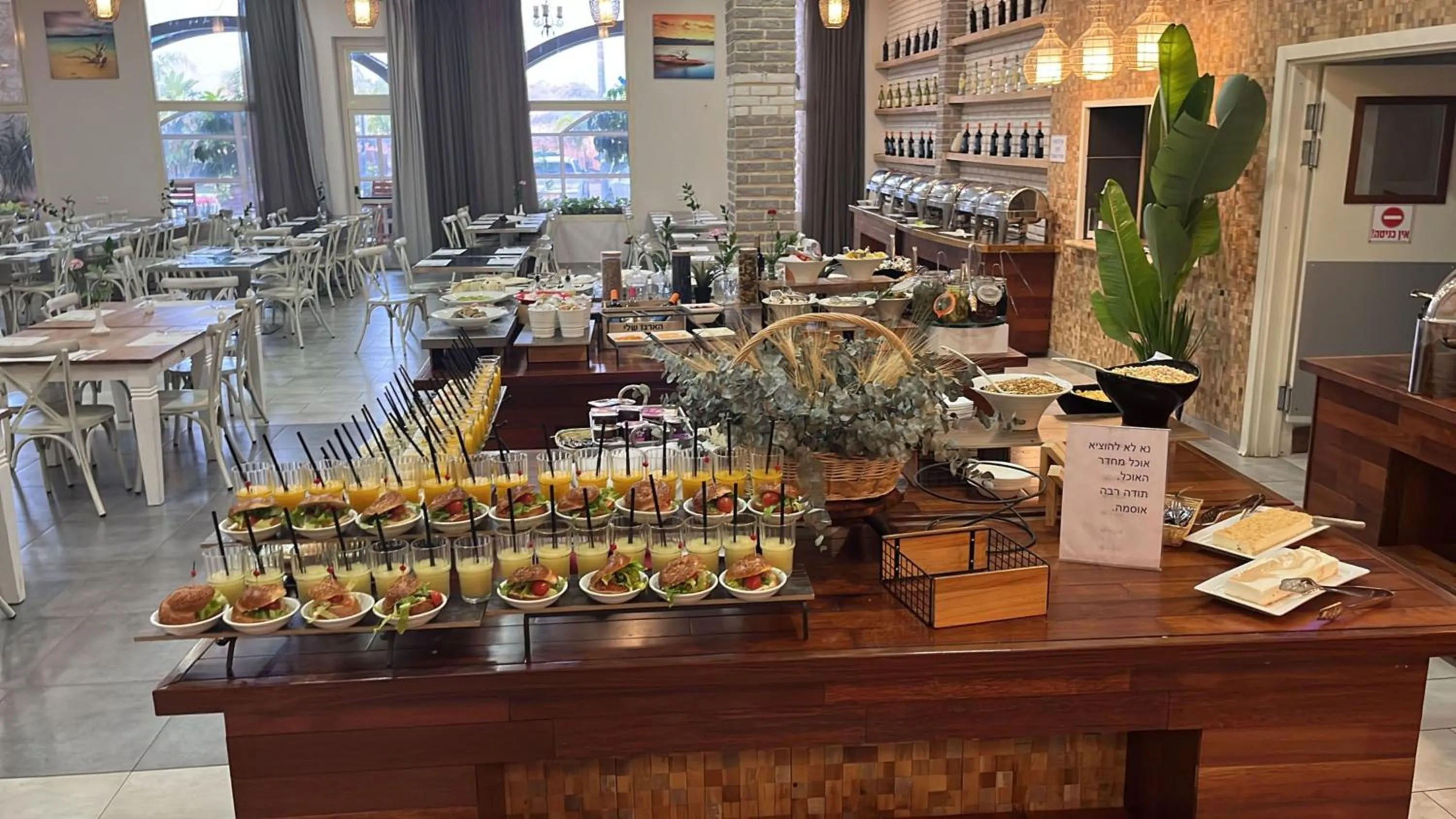 Restaurant/places to eat in Yarden Estate Hotel