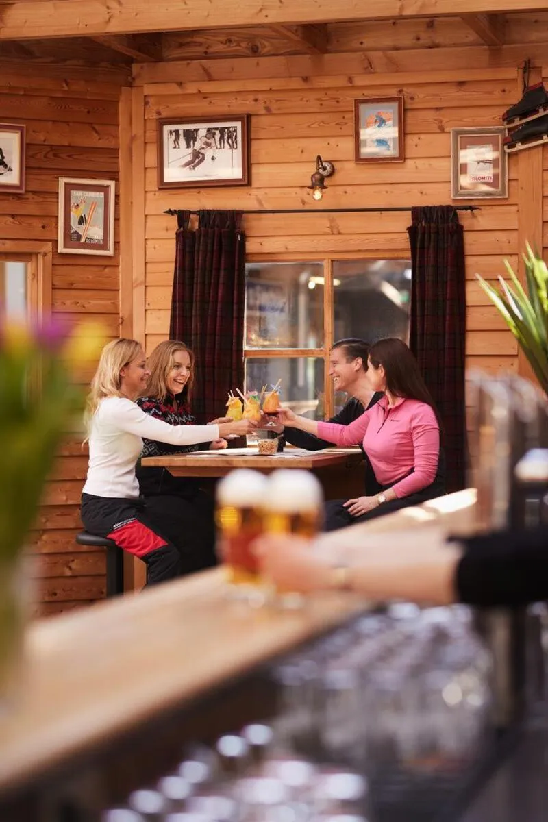 Lounge or bar in Hotel Hamburg-Wittenburg van der Valk