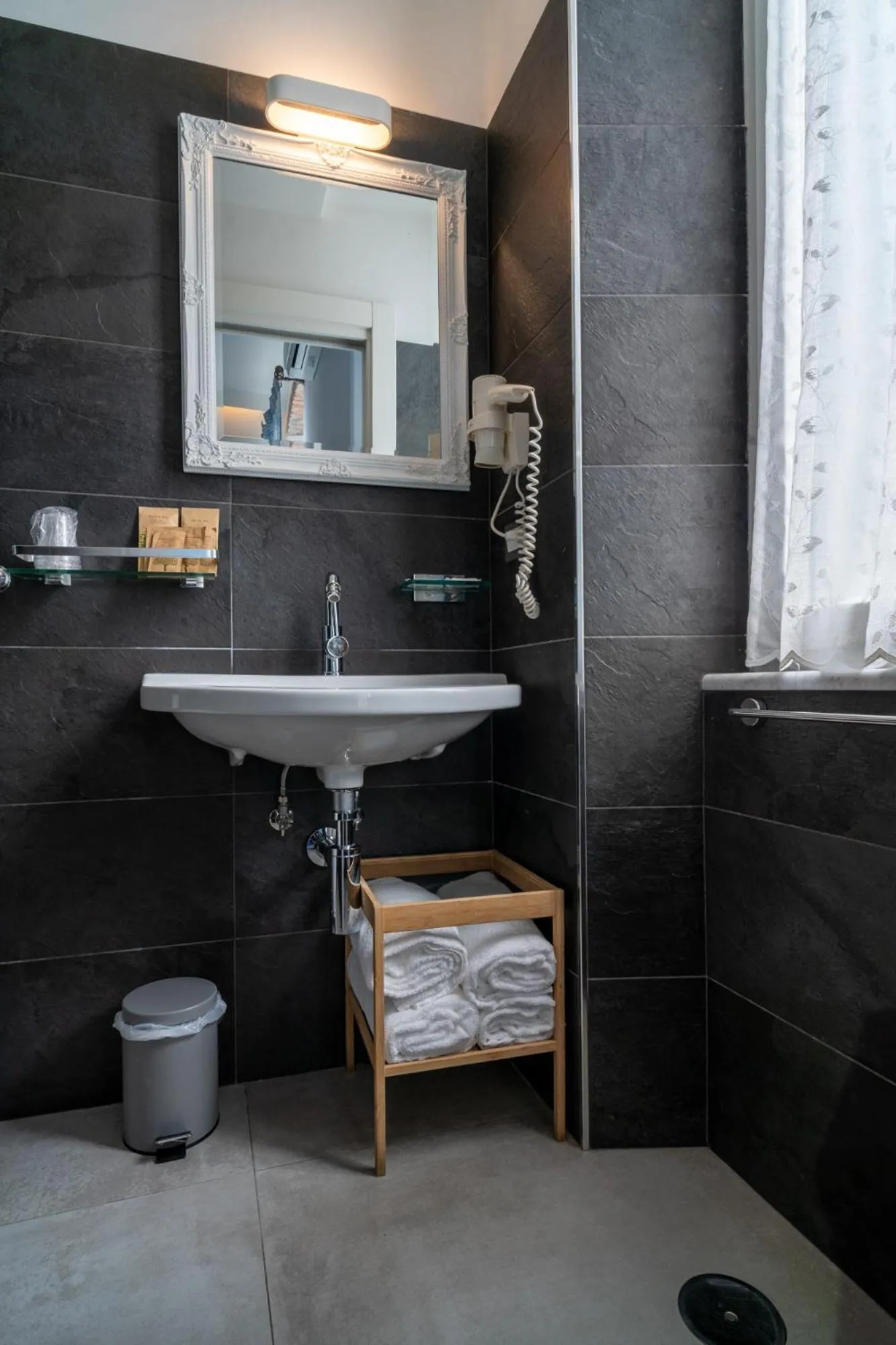 Teresa Rooms & Suites