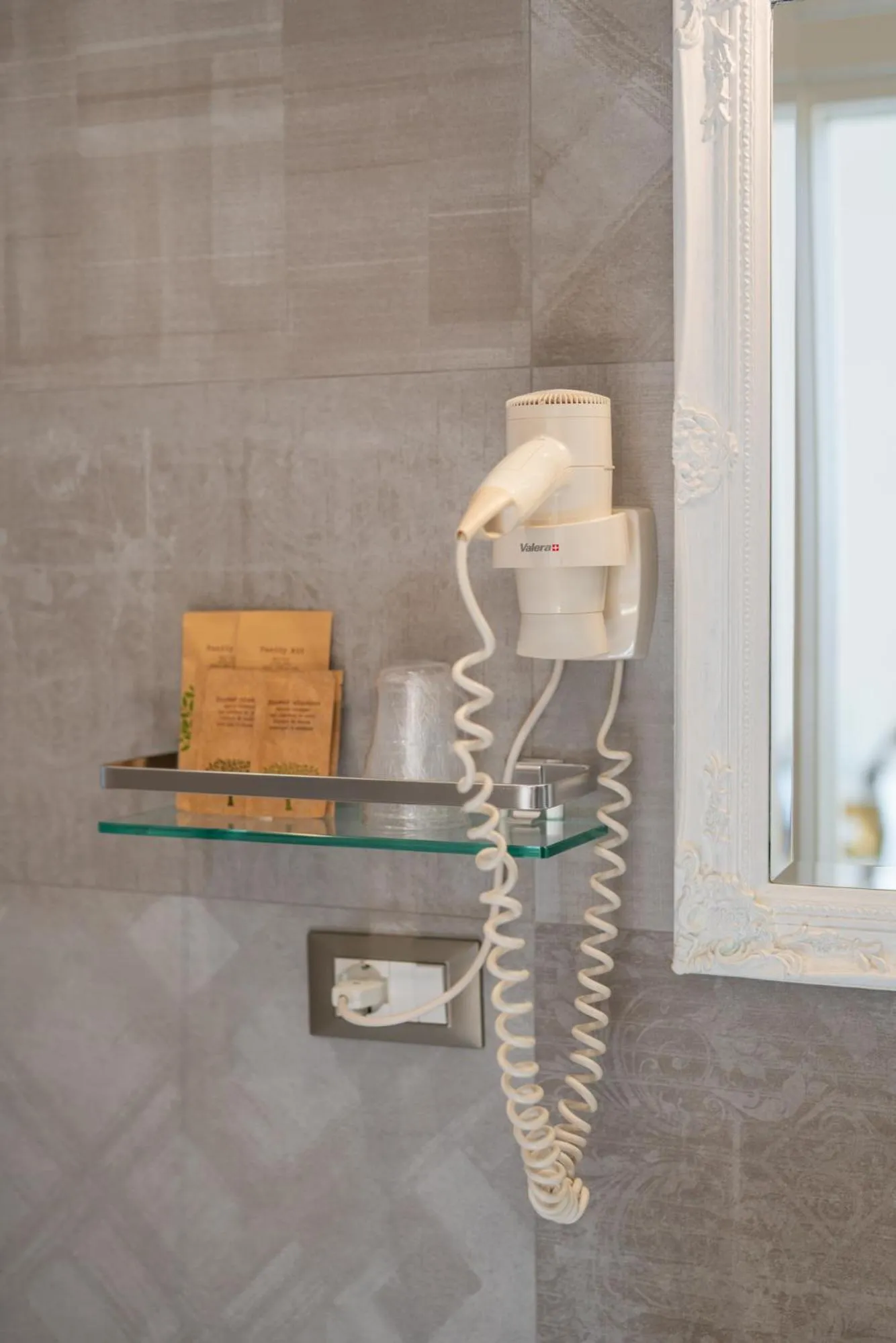 Teresa Rooms & Suites