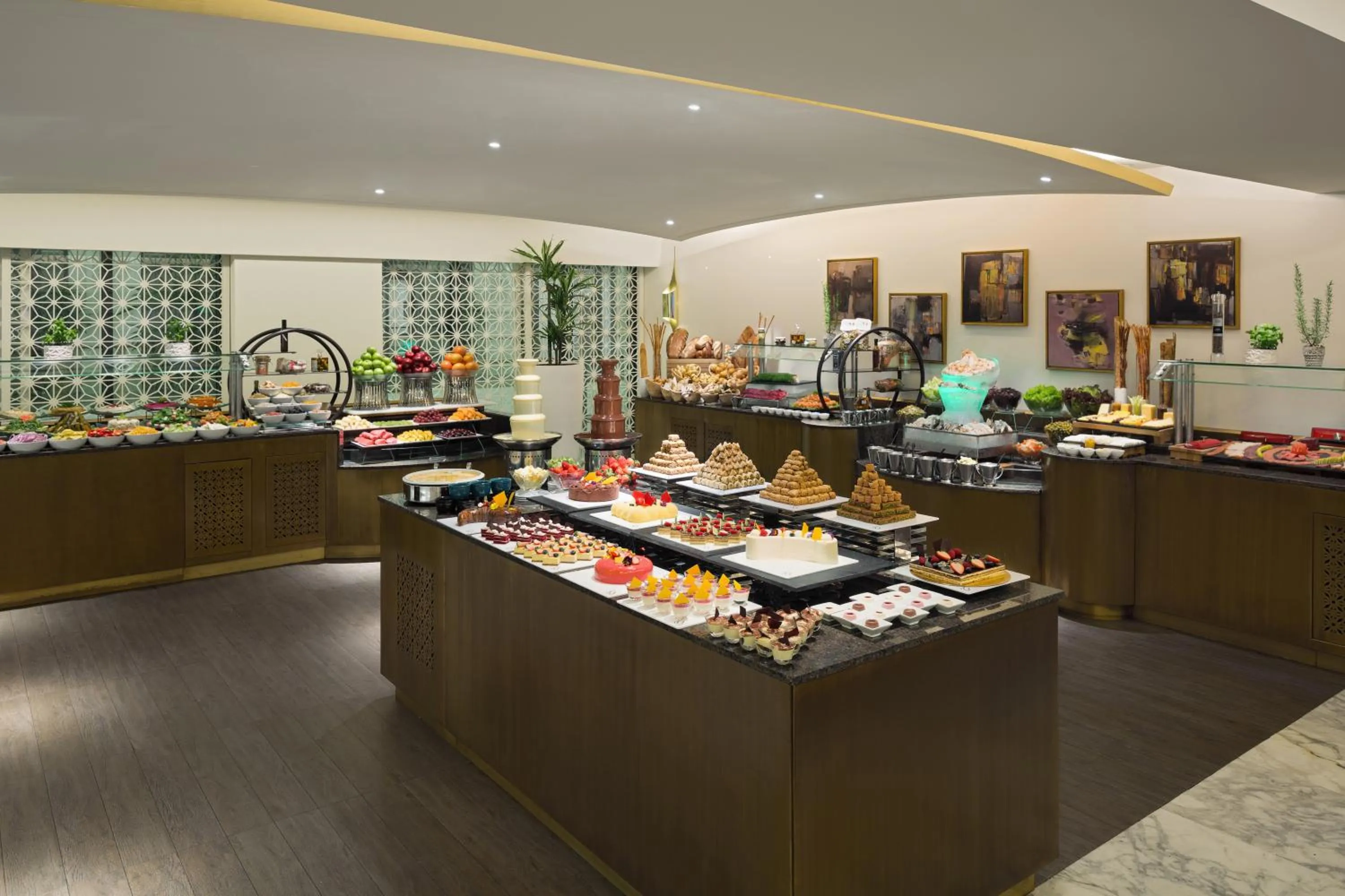 Restaurant/places to eat in The Hotel Galleria Jeddah, Curio Collection by Hilton