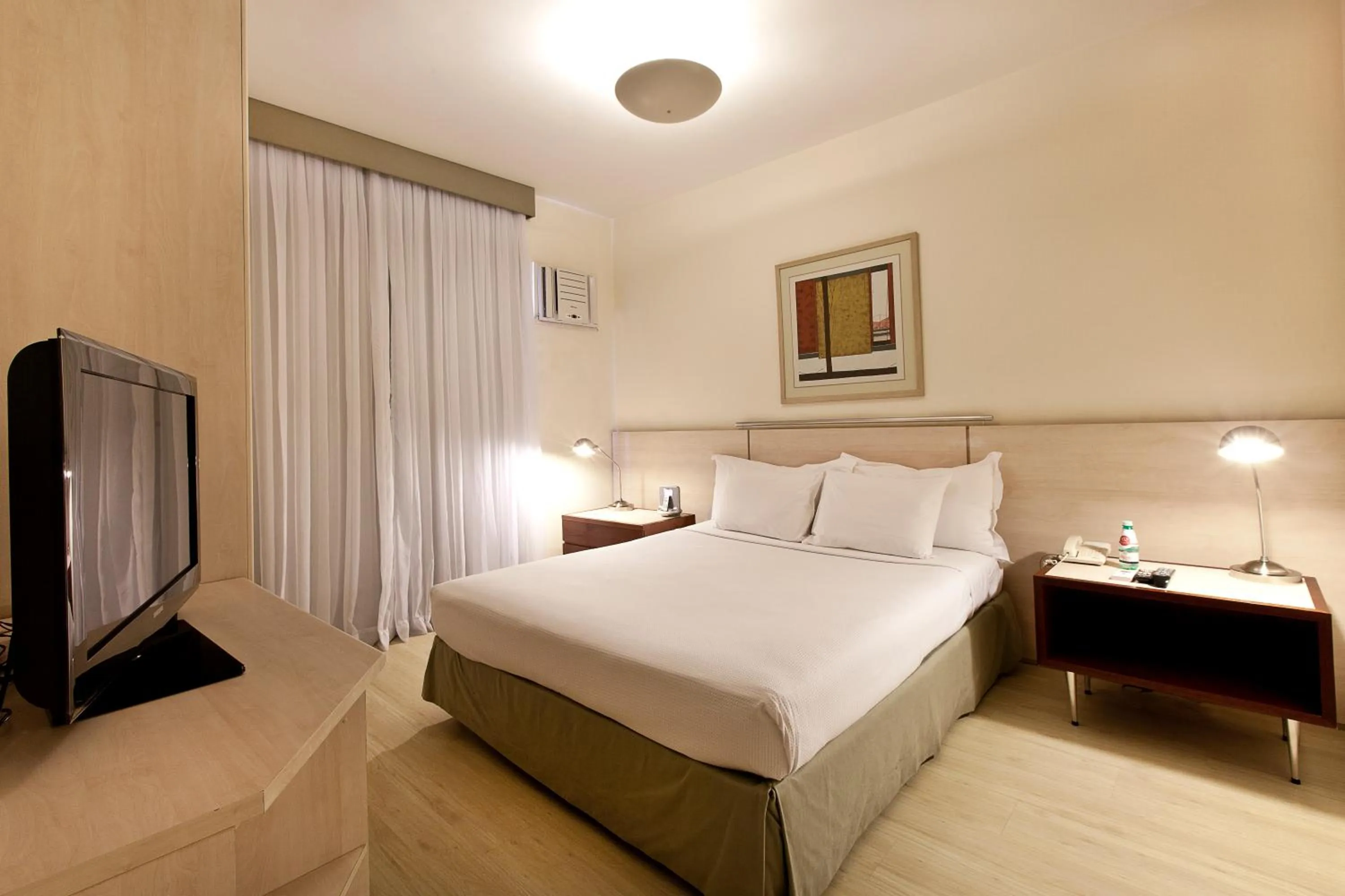 Executive Suite with Double Bed - single occupancy in Promenade Pancetti Belo Horizonte