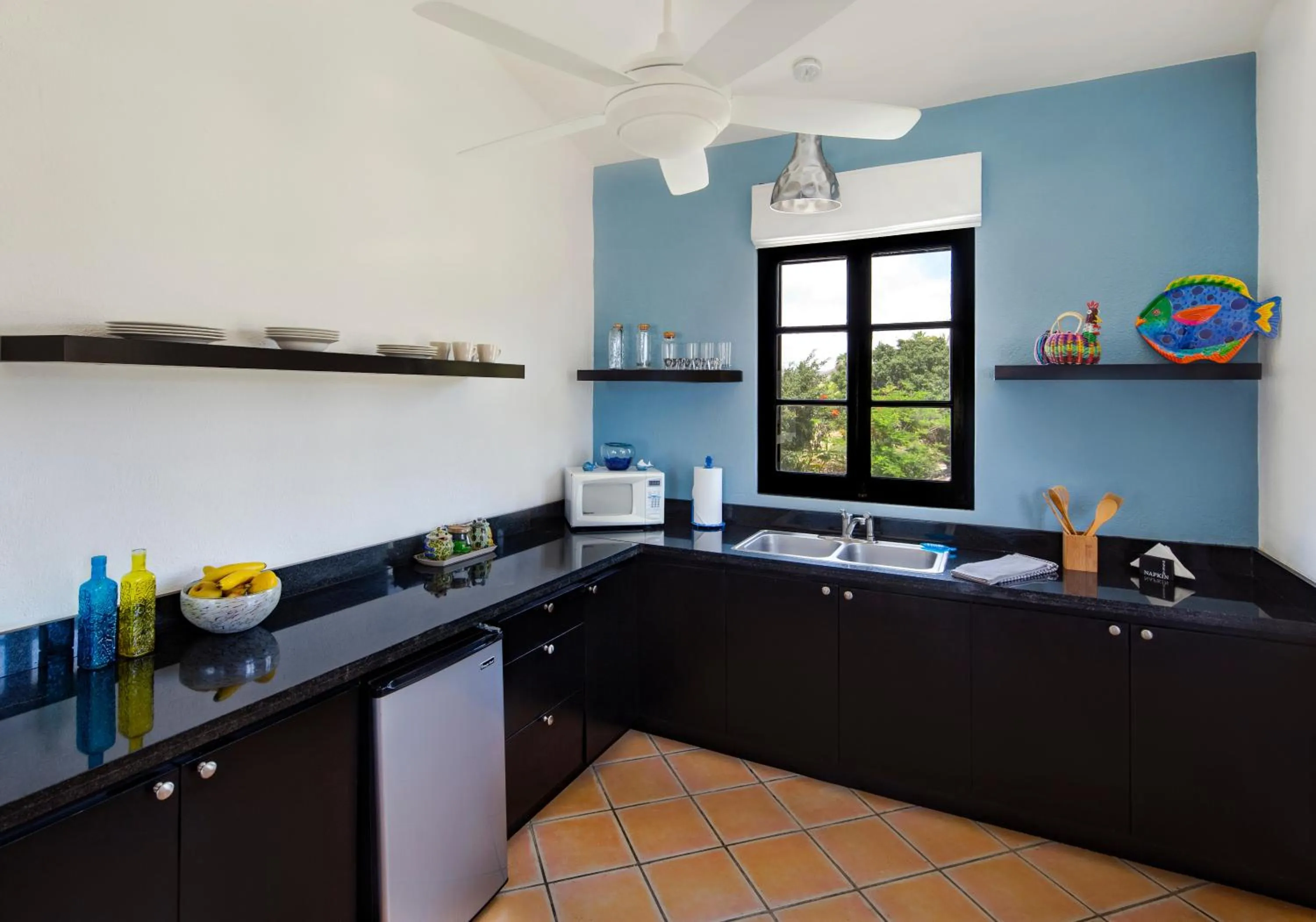 Kitchen or kitchenette in La Marina Inn