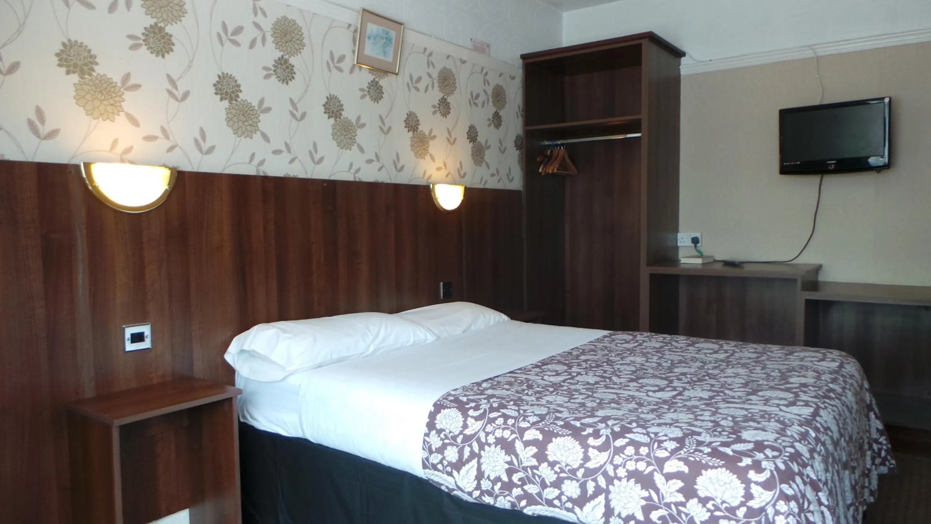 Bed in South Fork Guest House