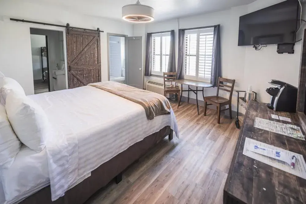 Deluxe Family Room in Hotel Nevada & Gambling Hall Deluxe Family Room in Hotel Nevada & Gambling Hall