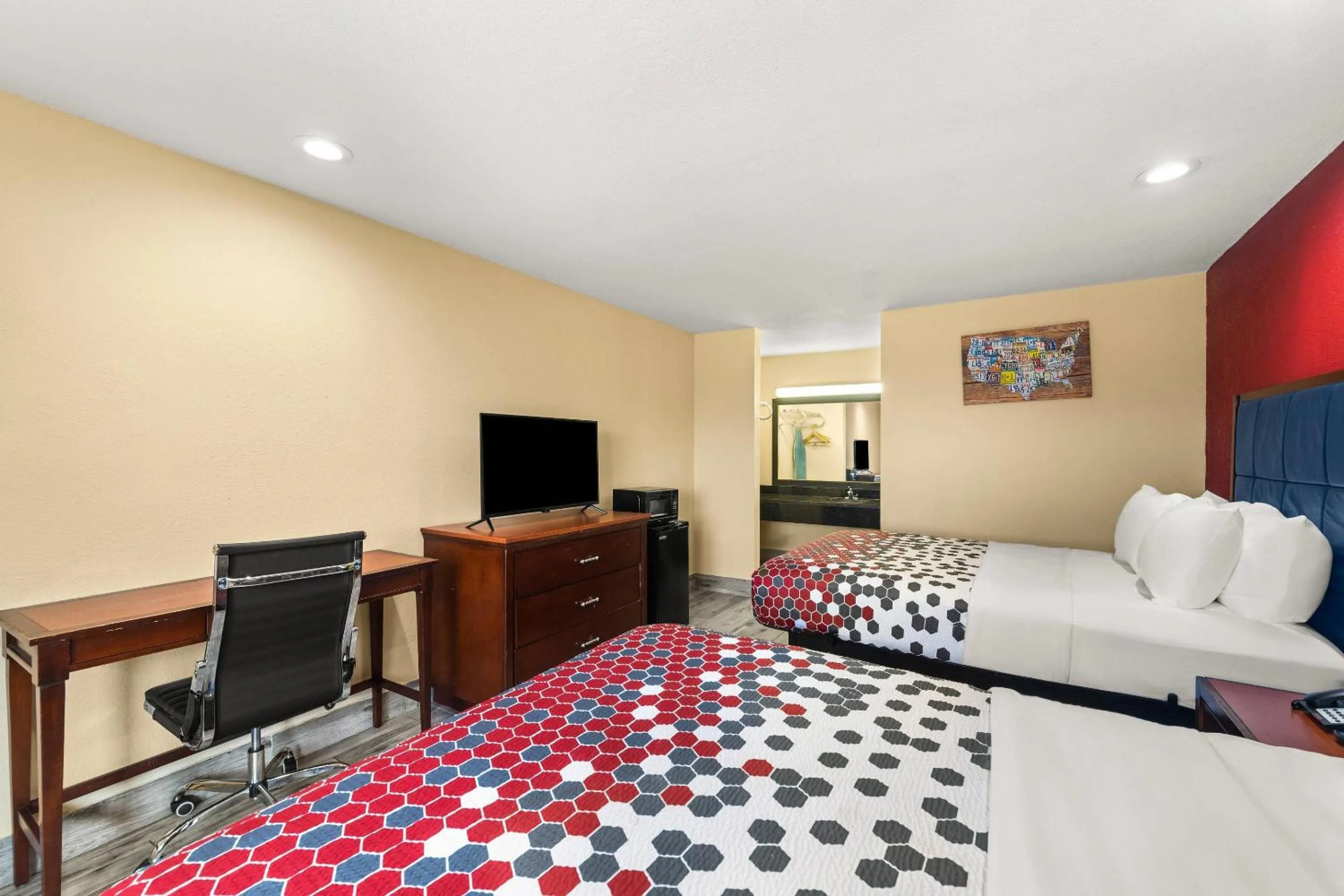 Bedroom, Bed in Econo Lodge