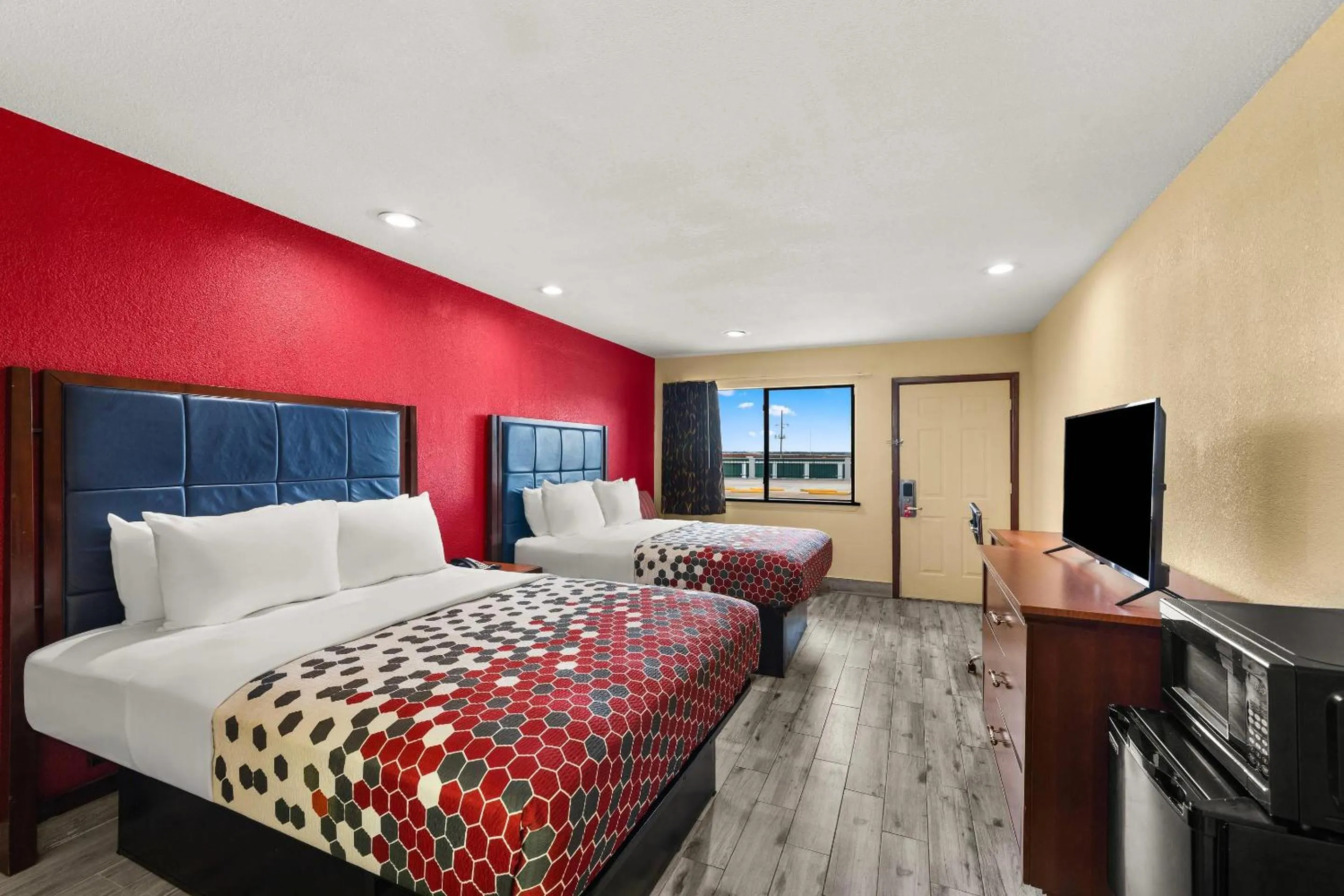 Bedroom, Bed in Econo Lodge