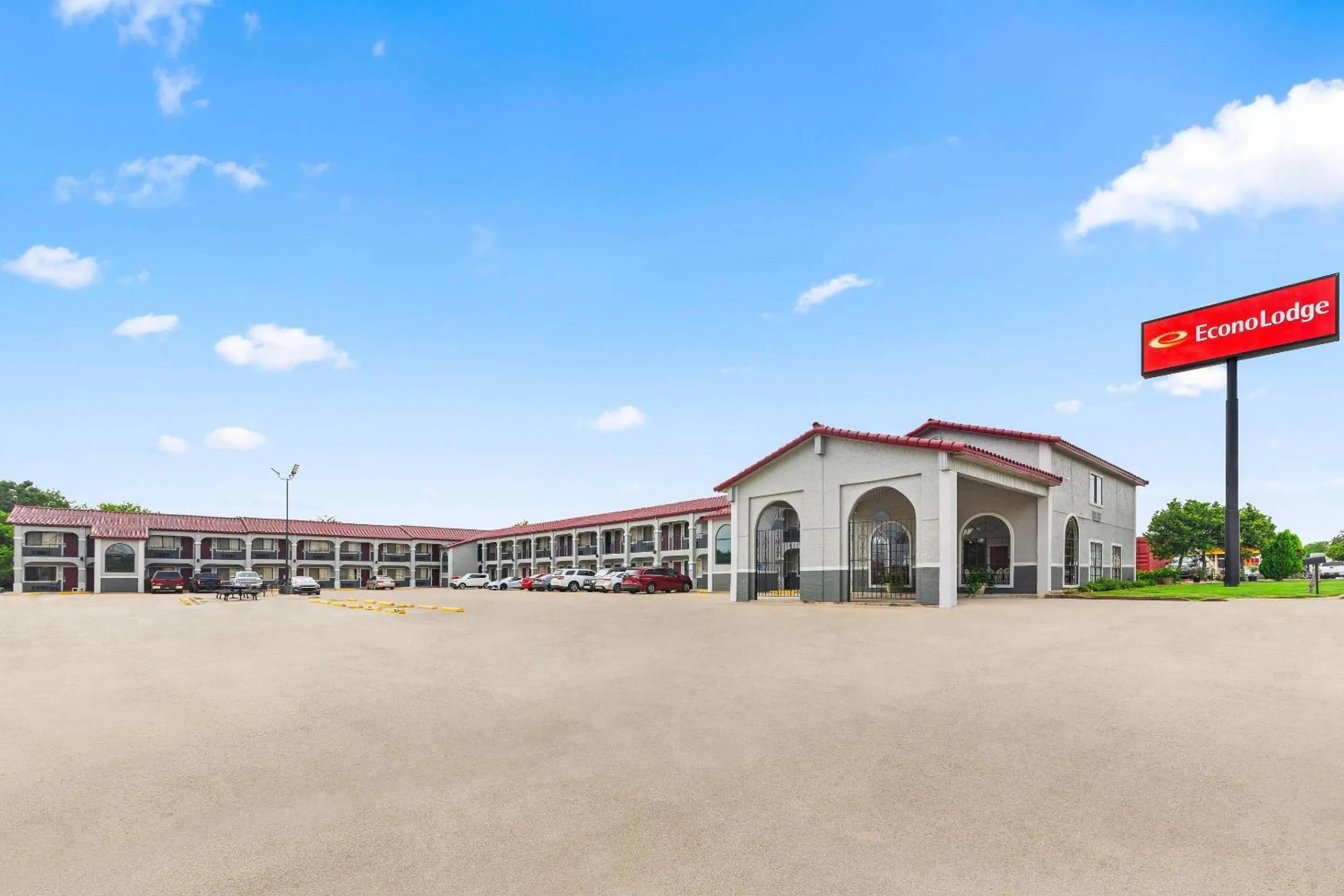 Property building in Econo Lodge