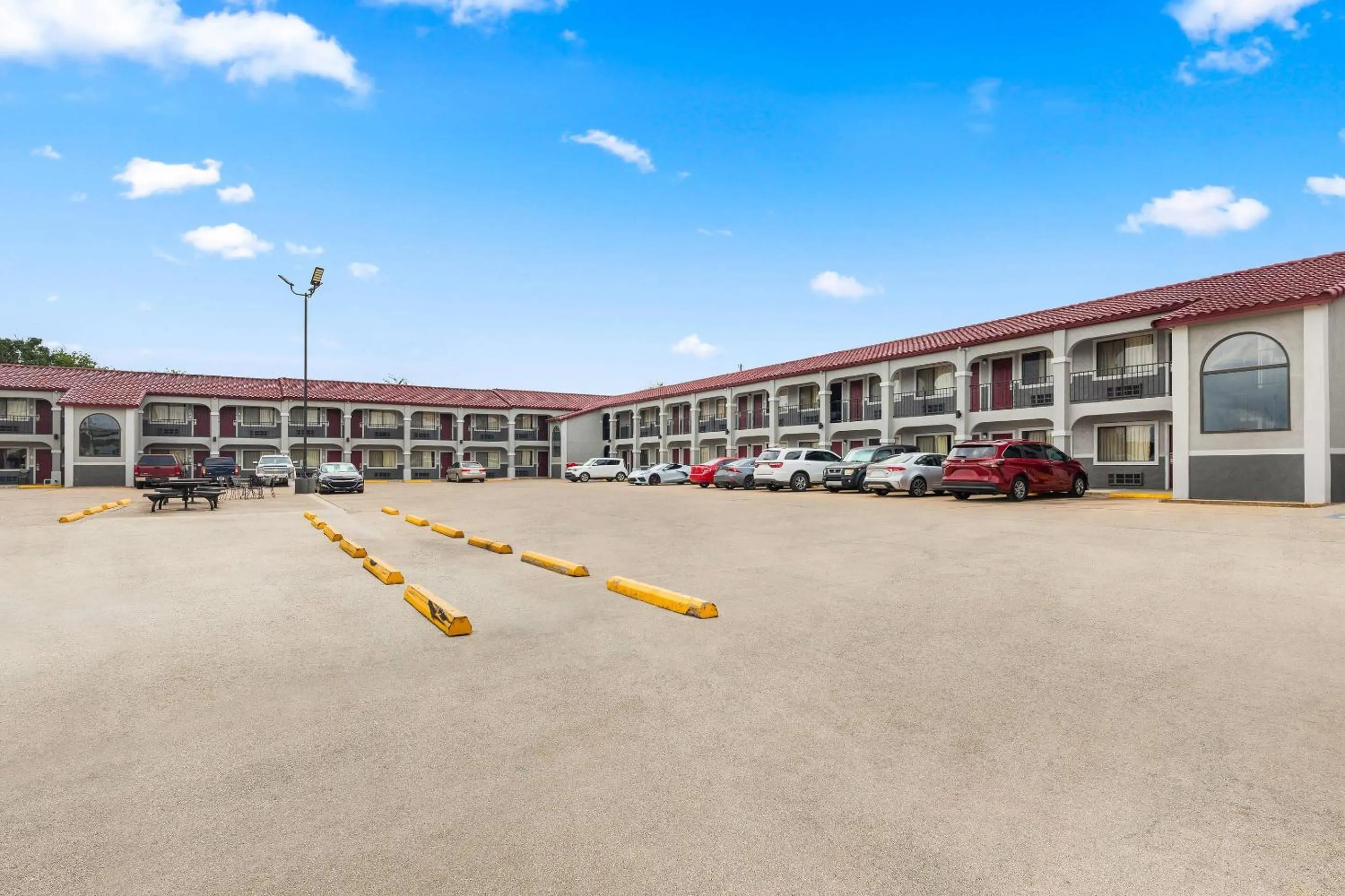 Property building in Econo Lodge