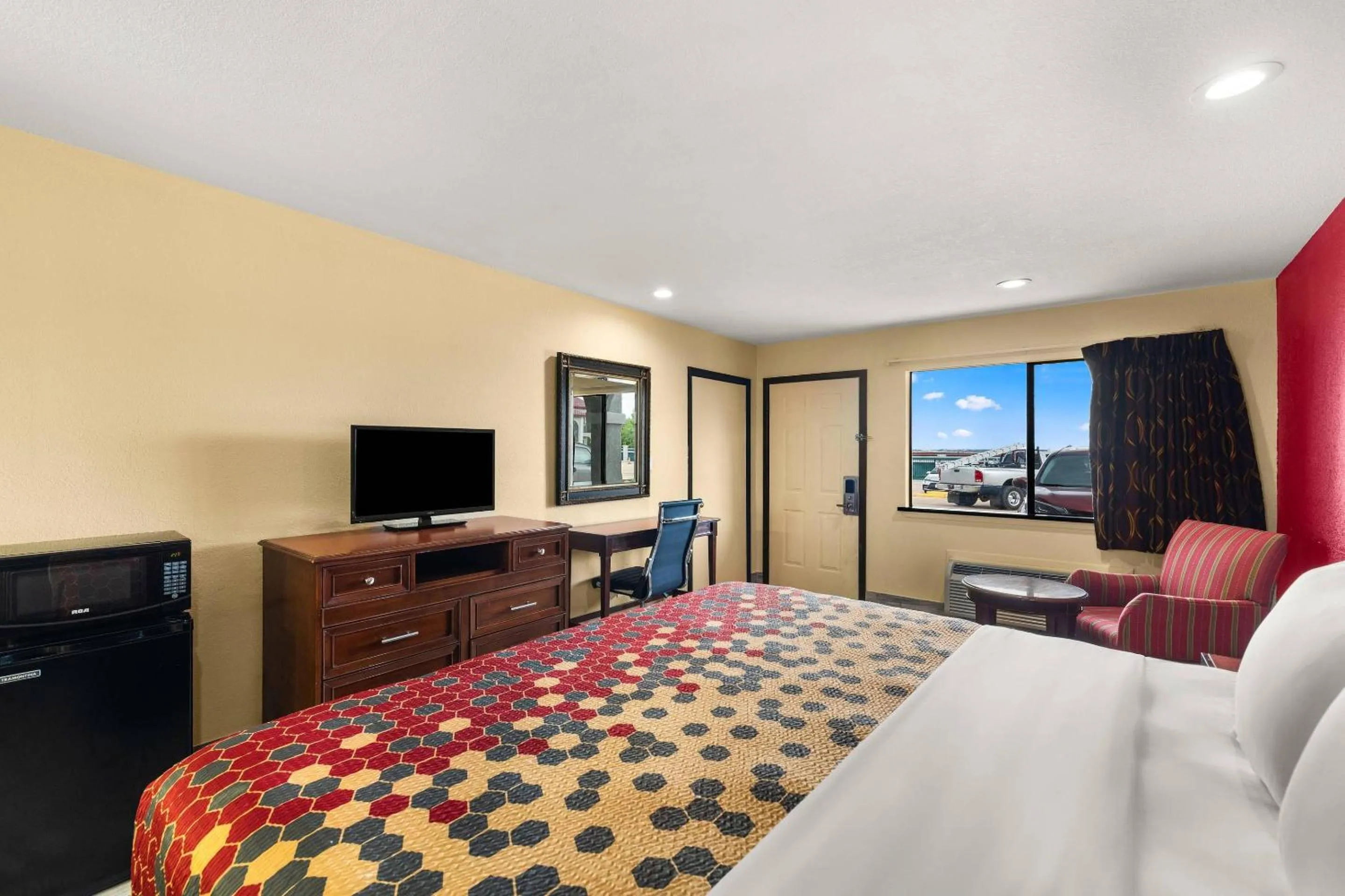 Bedroom, Bed in Econo Lodge