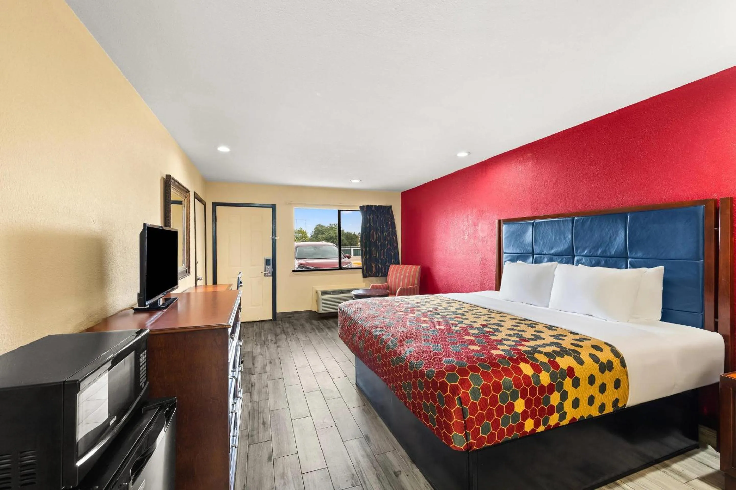 Bedroom, Bed in Econo Lodge