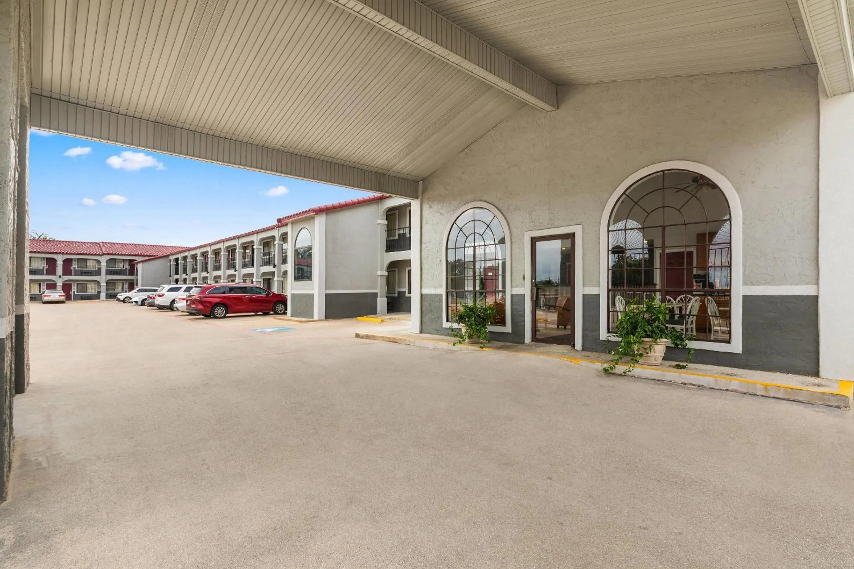 Property building in Econo Lodge