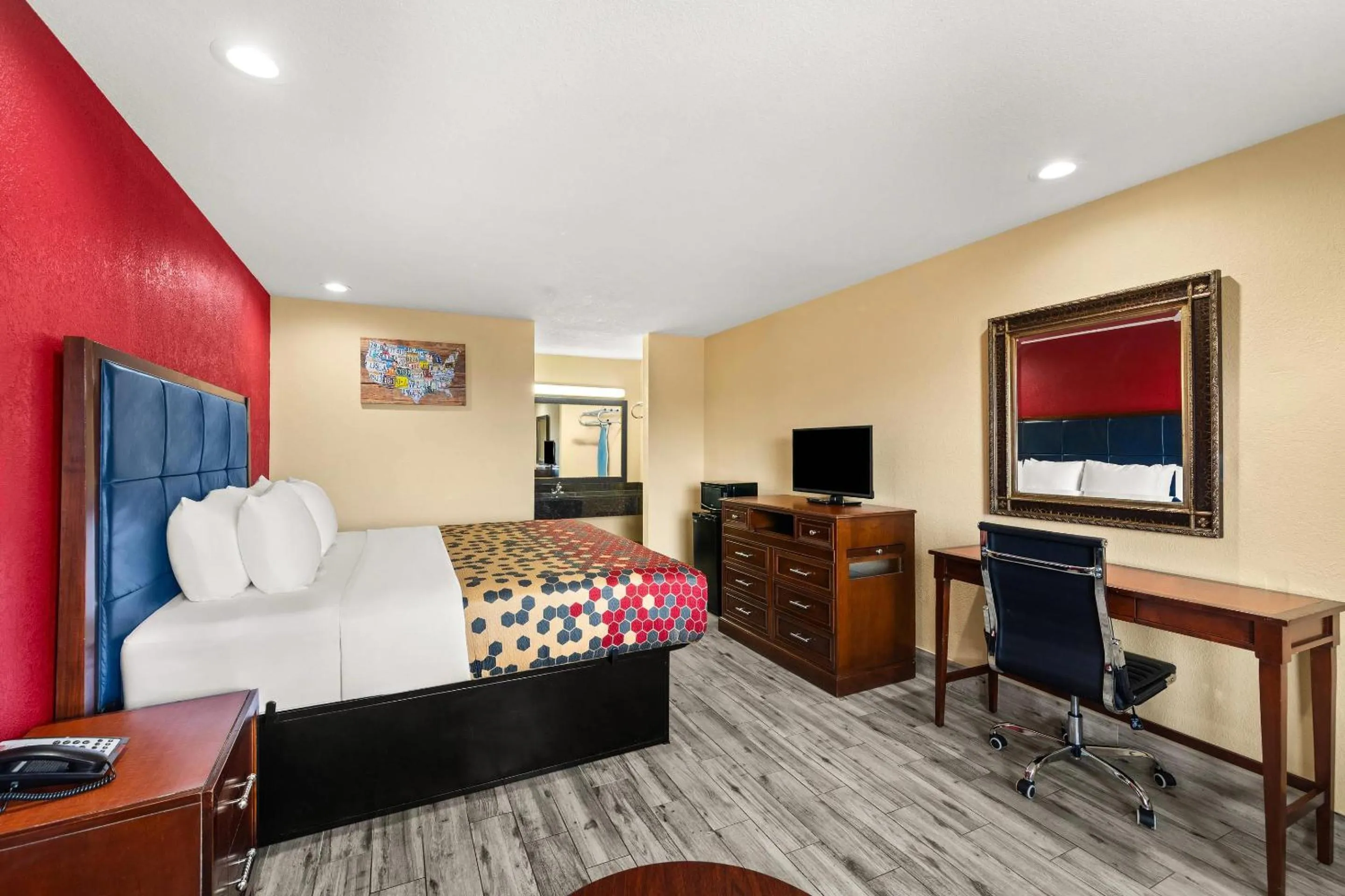 Bedroom in Econo Lodge