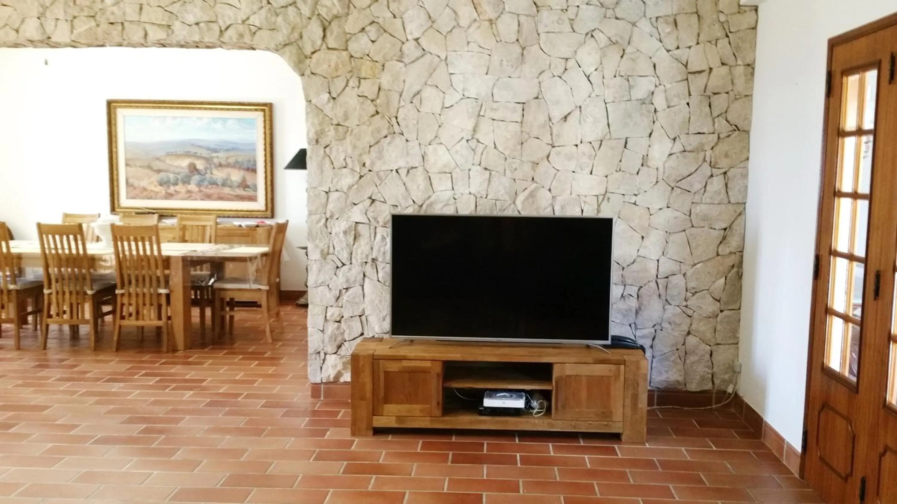 Communal lounge/ TV room in Villa Quinta da Violeta
