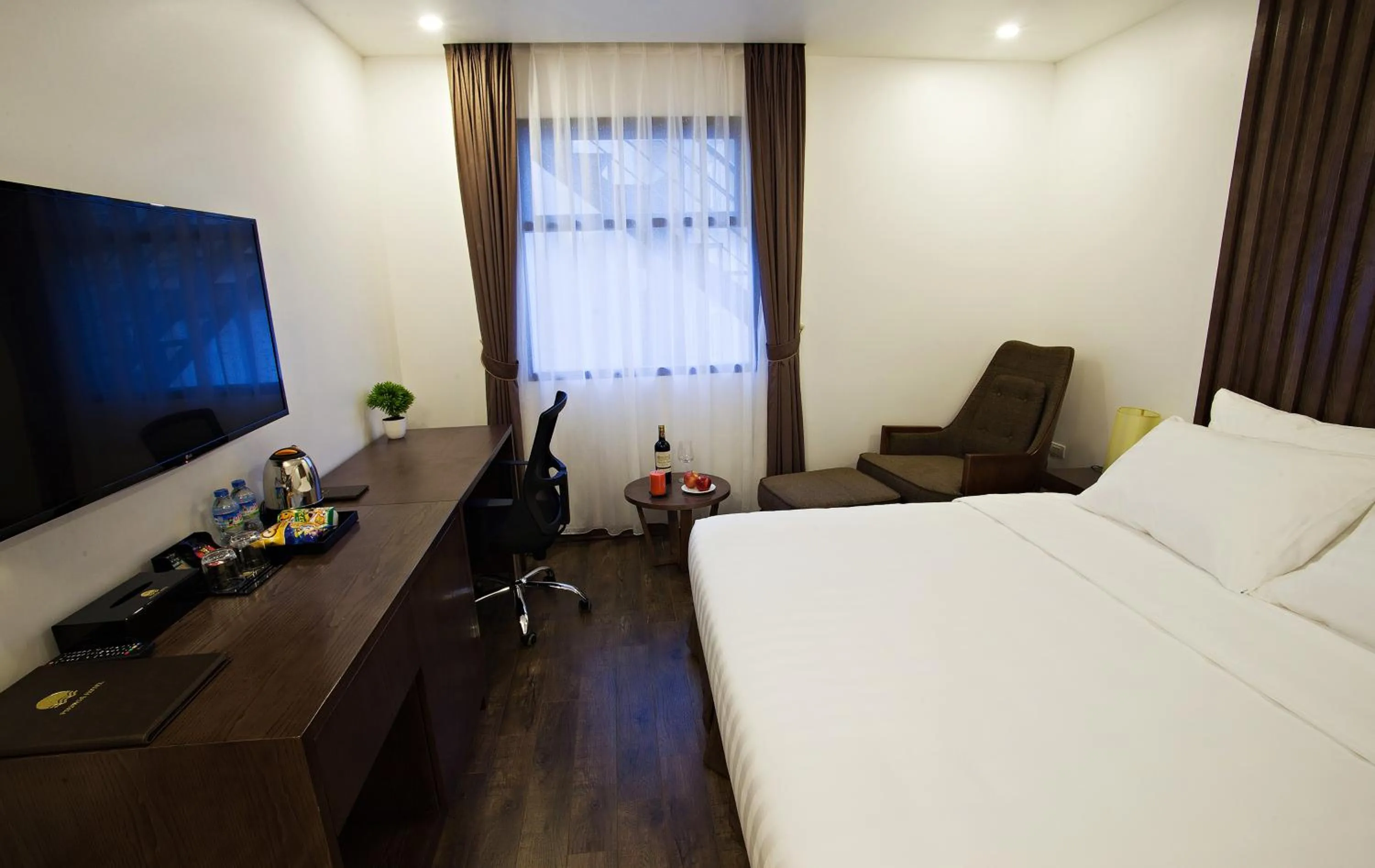 Photo of the whole room, Bed in Inearth Hotel - 华夏商务酒店