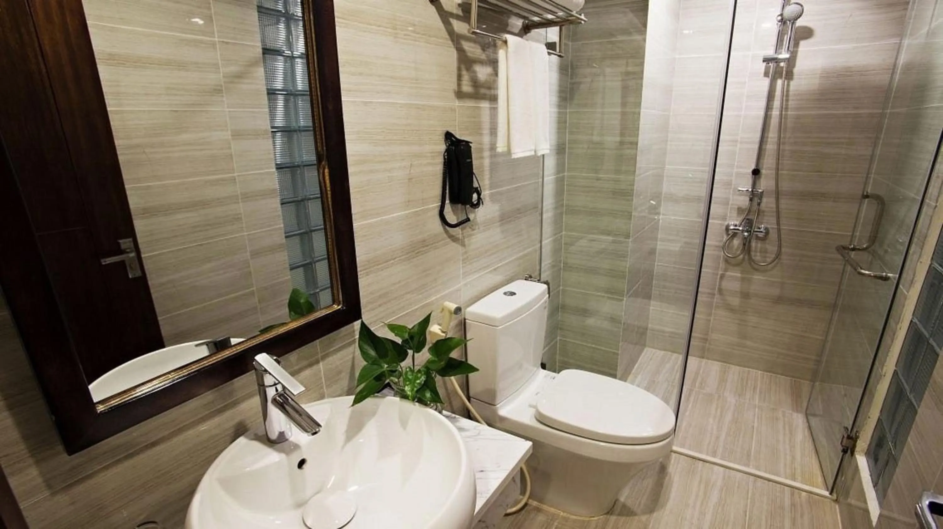 Bathroom in Inearth Hotel - 华夏商务酒店