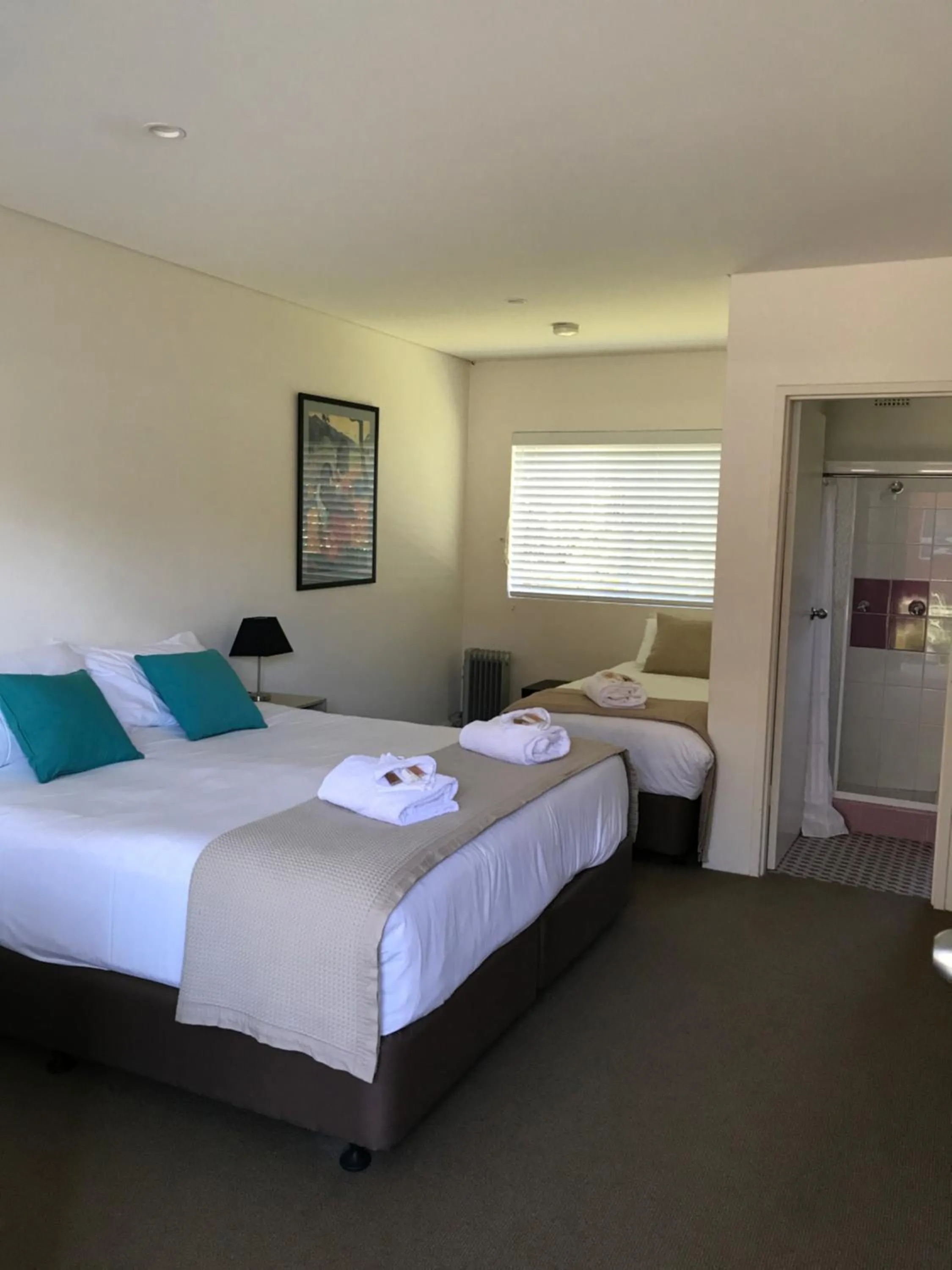 Photo of the whole room, Bed in Thirroul Beach Motel