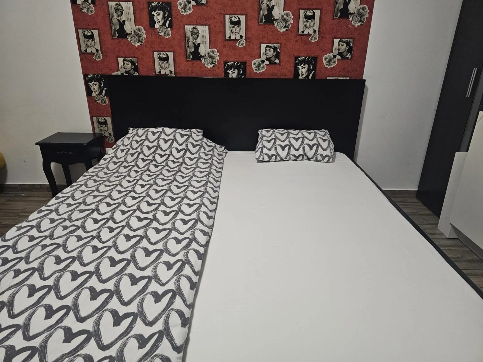 Bed in Central Class Bucharest