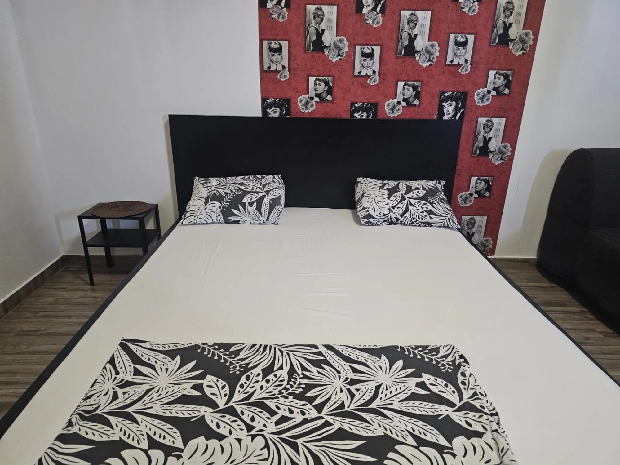 Photo of the whole room, Bed in Central Class Bucharest