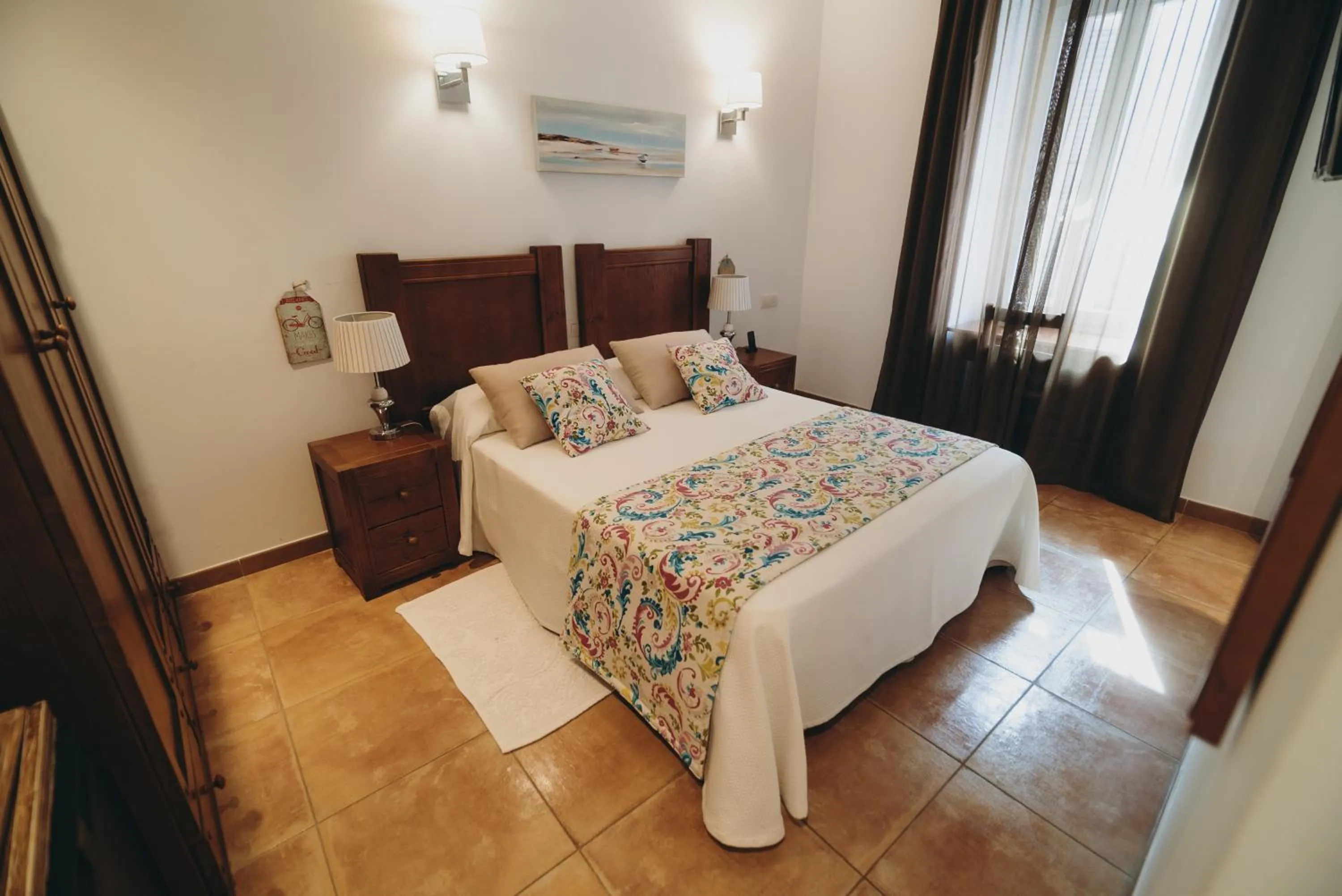 Photo of the whole room, Bed in Can Serrete