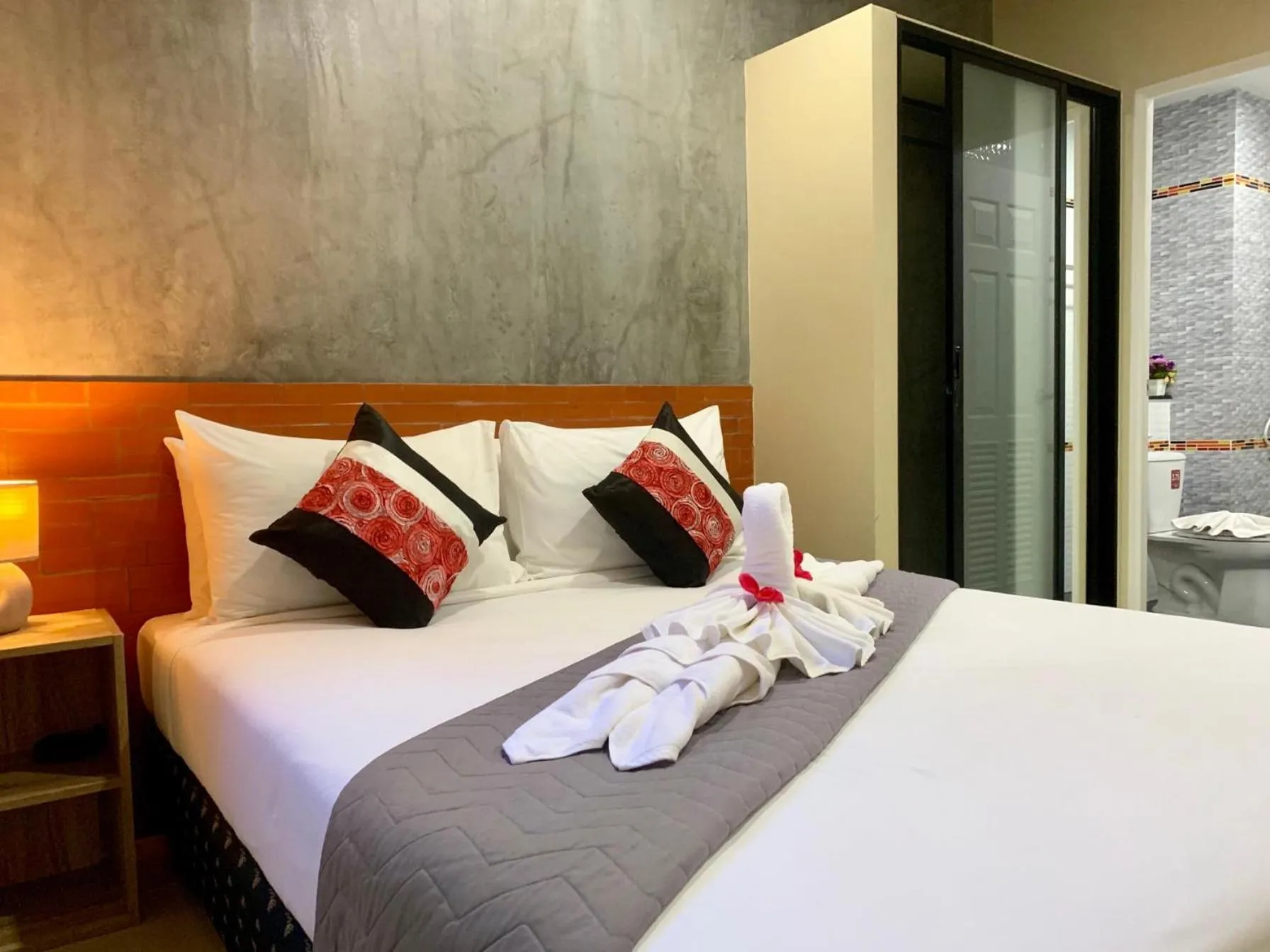 Shower, Bed in Isayarada Apartment