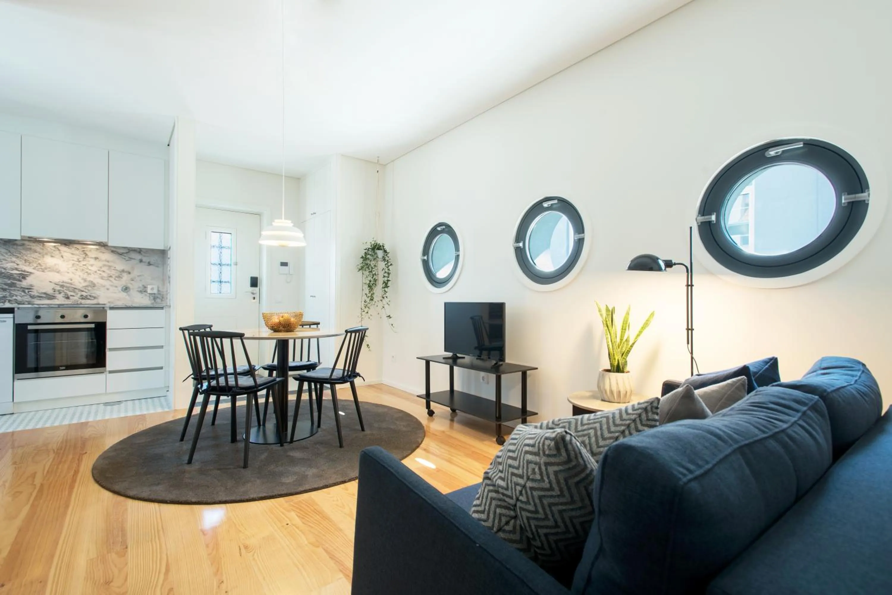 Kitchen or kitchenette in Oporto Serviced Apartments - Alvares Cabral