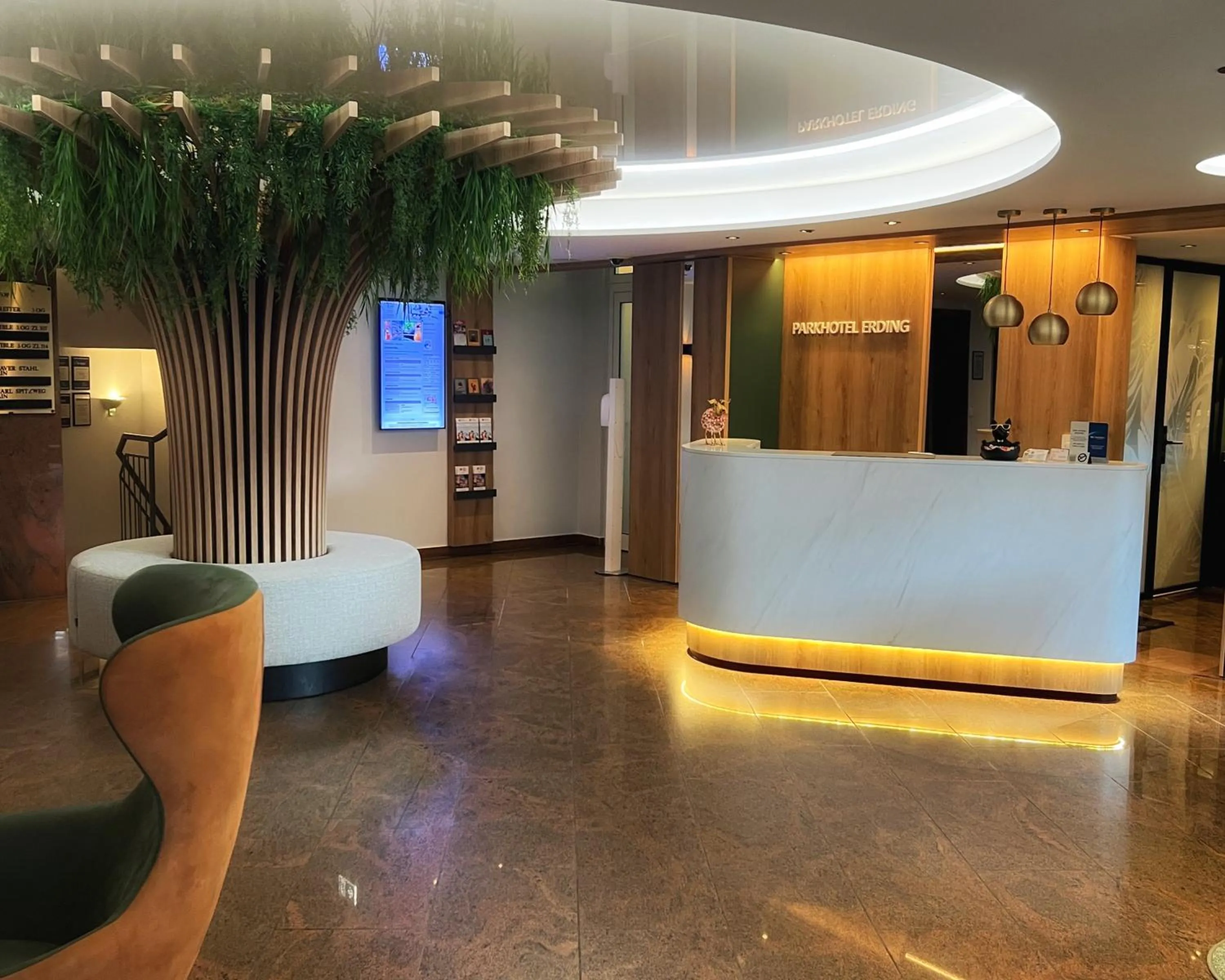 Lobby or reception in Best Western Plus Parkhotel Erding