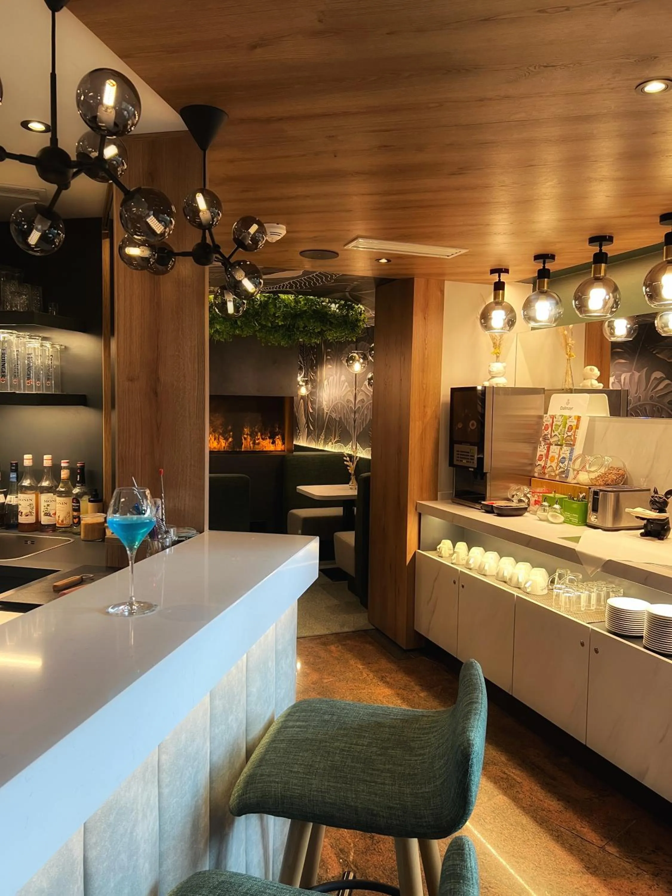 Lounge or bar in Best Western Plus Parkhotel Erding