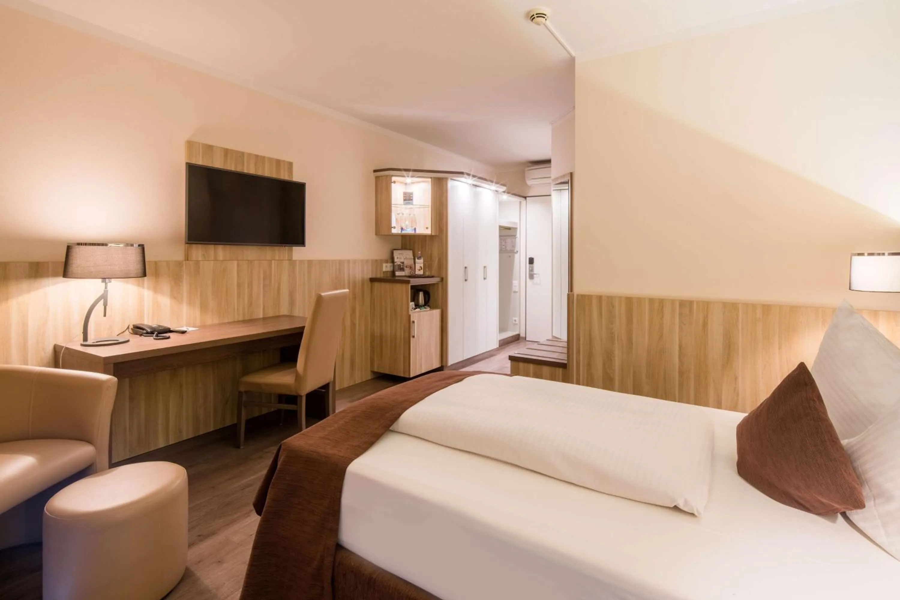 Bedroom, Bed in Best Western Plus Parkhotel Erding