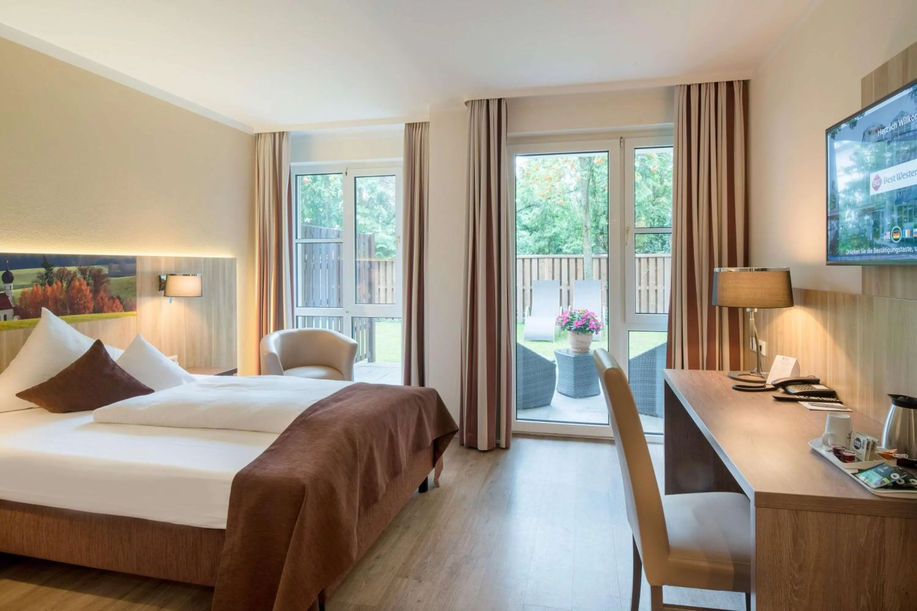 Bedroom, Bed in Best Western Plus Parkhotel Erding