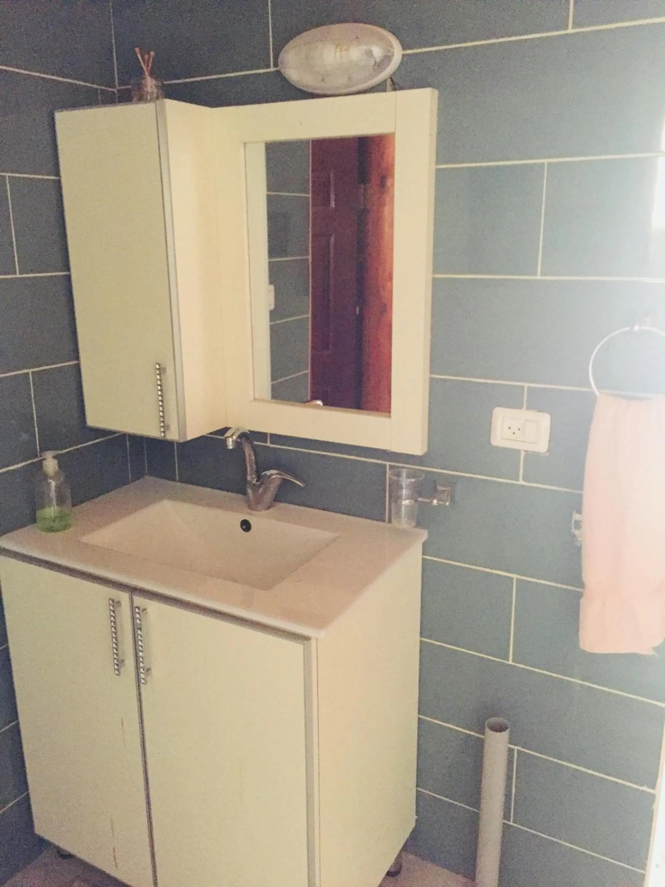 Shower in Khan Alsira - חאן אלסרה