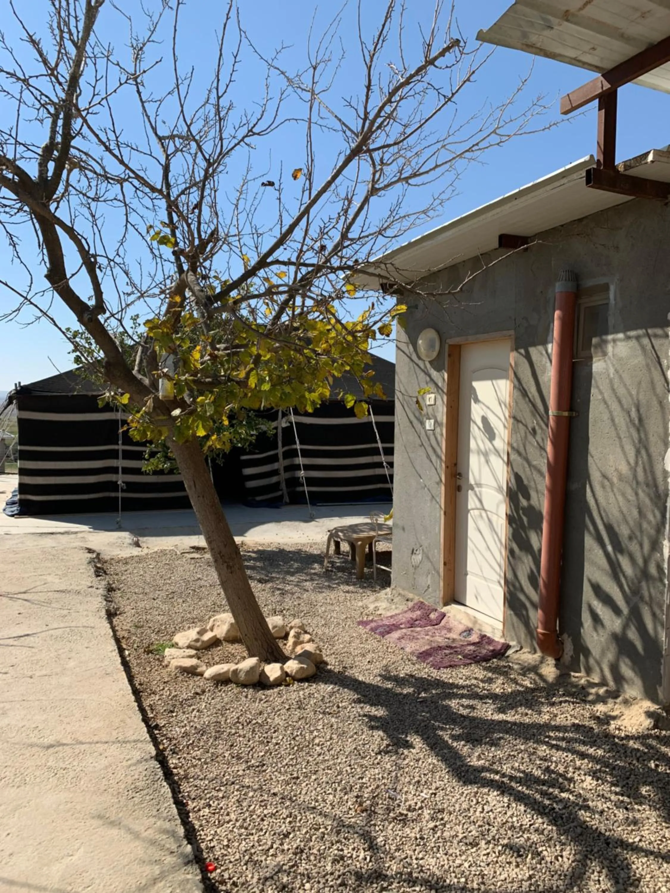 Shower in Khan Alsira - חאן אלסרה