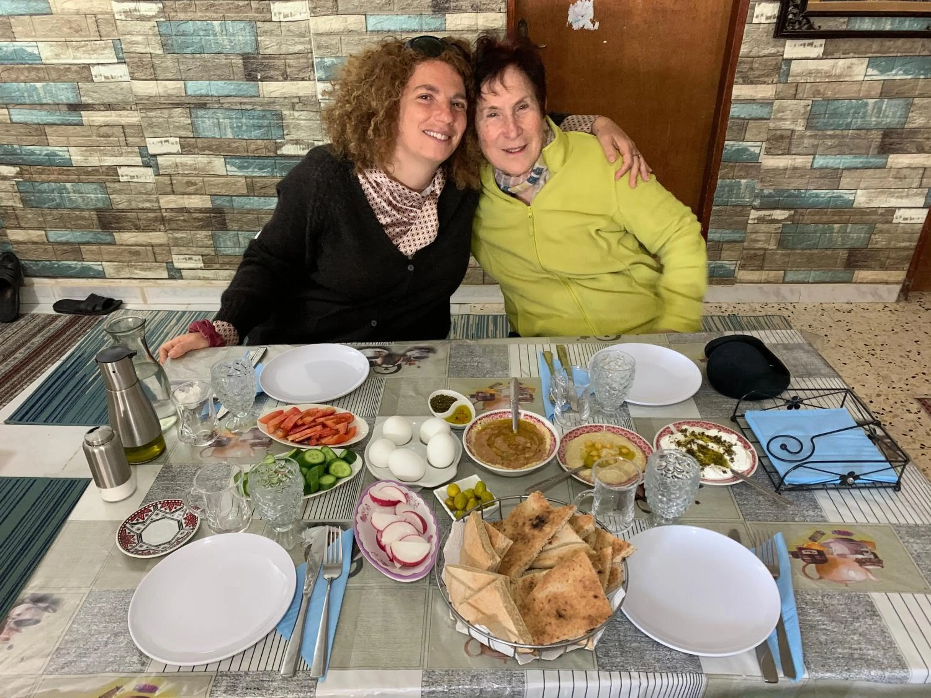 Restaurant/places to eat in Khan Alsira - חאן אלסרה